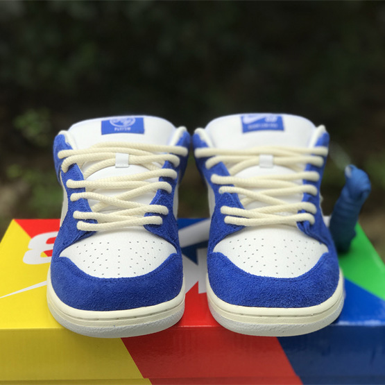 Fly Streetwear x Nike SB Dunk Low Sneaker         DQ5130-400 - DesignerGu