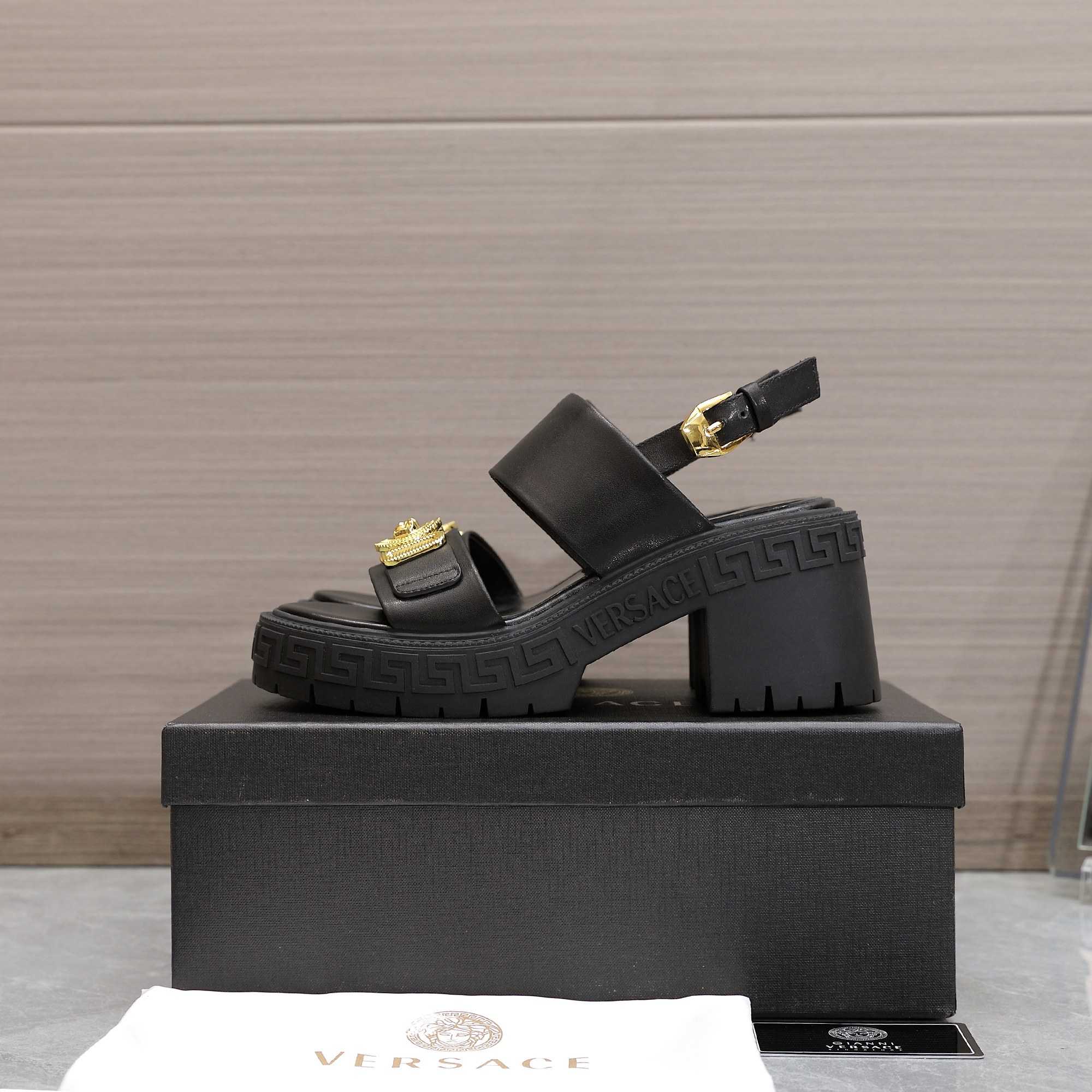 Versace Medusa-Plaque Sandals - DesignerGu