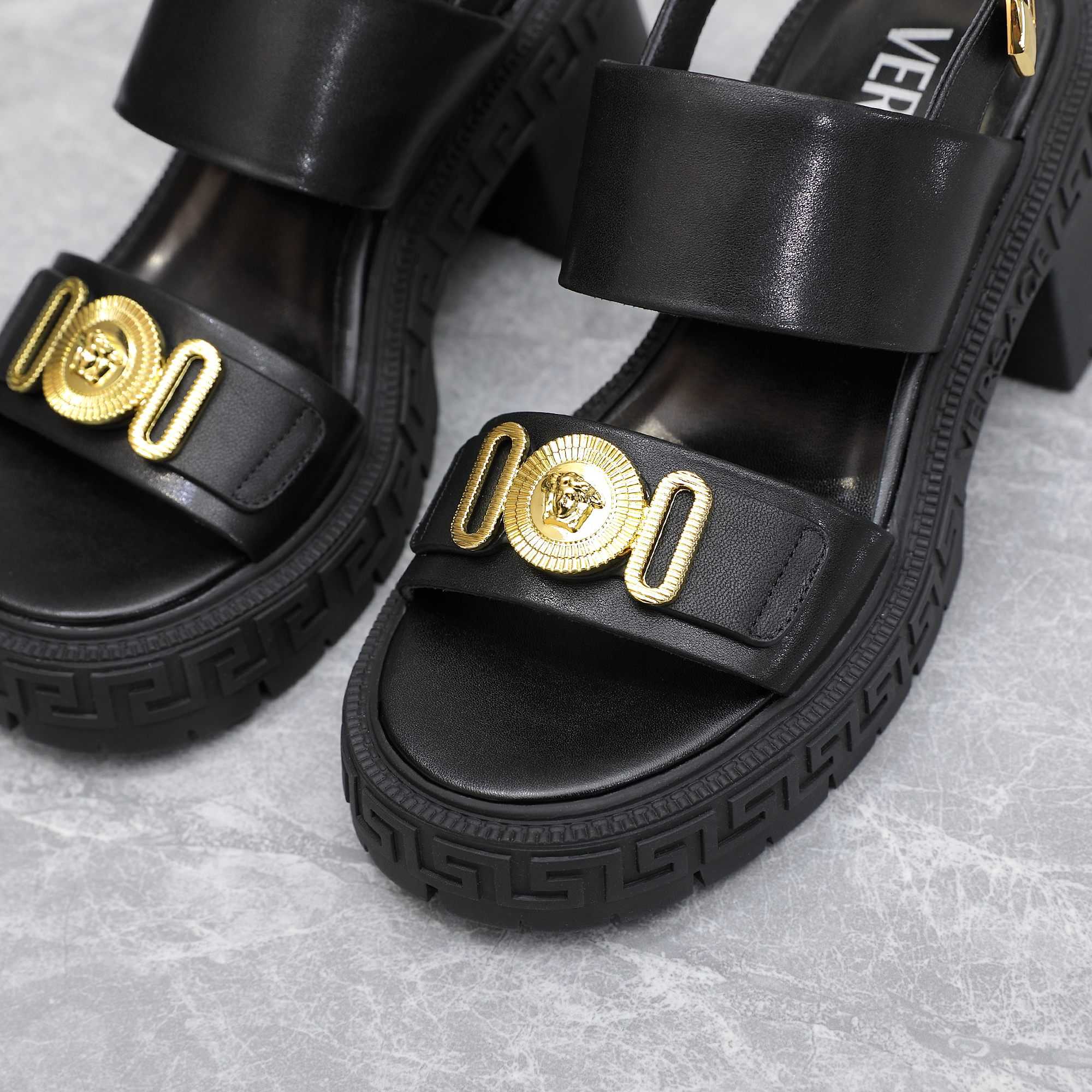 Versace Medusa-Plaque Sandals - DesignerGu