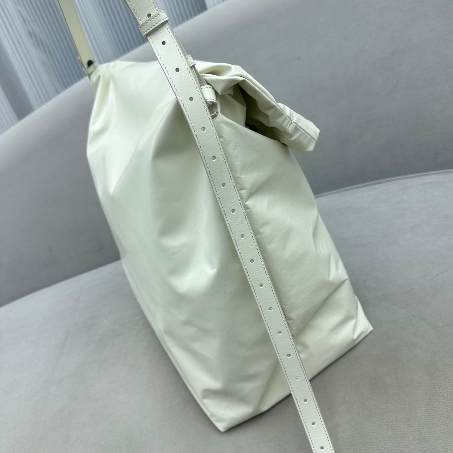 Balenciaga Trash Bag Large Pouch In White(37-40-52cm) - DesignerGu