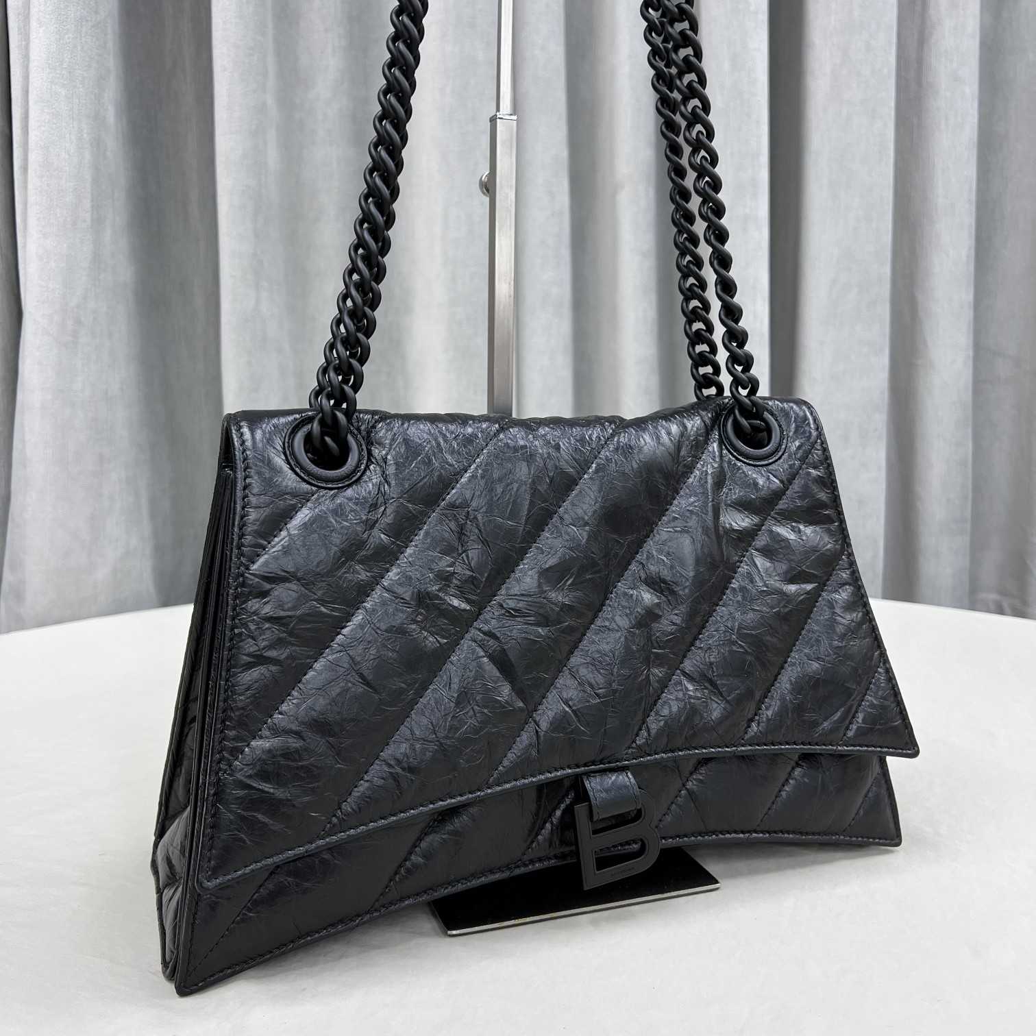 Balenciaga Women's Crush Medium Chain Bag Quilted In Black(31-20-12cm) - DesignerGu