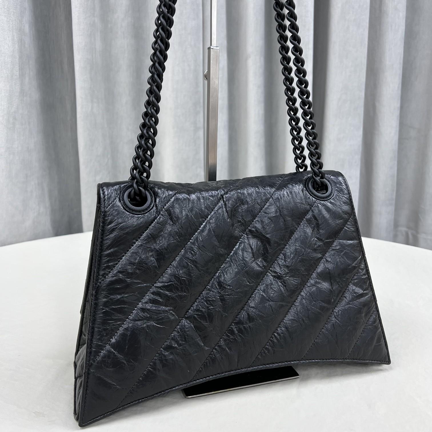 Balenciaga Women's Crush Medium Chain Bag Quilted In Black(31-20-12cm) - DesignerGu