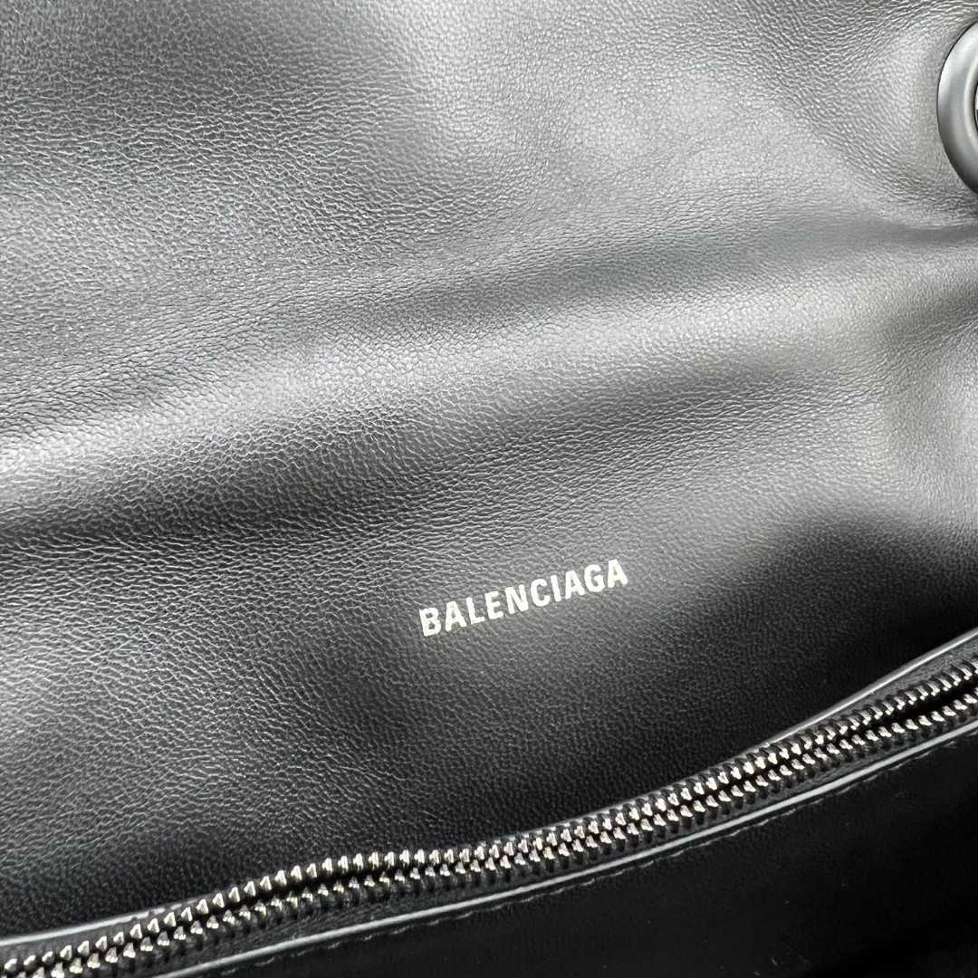 Balenciaga Women's Crush Medium Chain Bag Quilted In Black(31-20-12cm) - DesignerGu