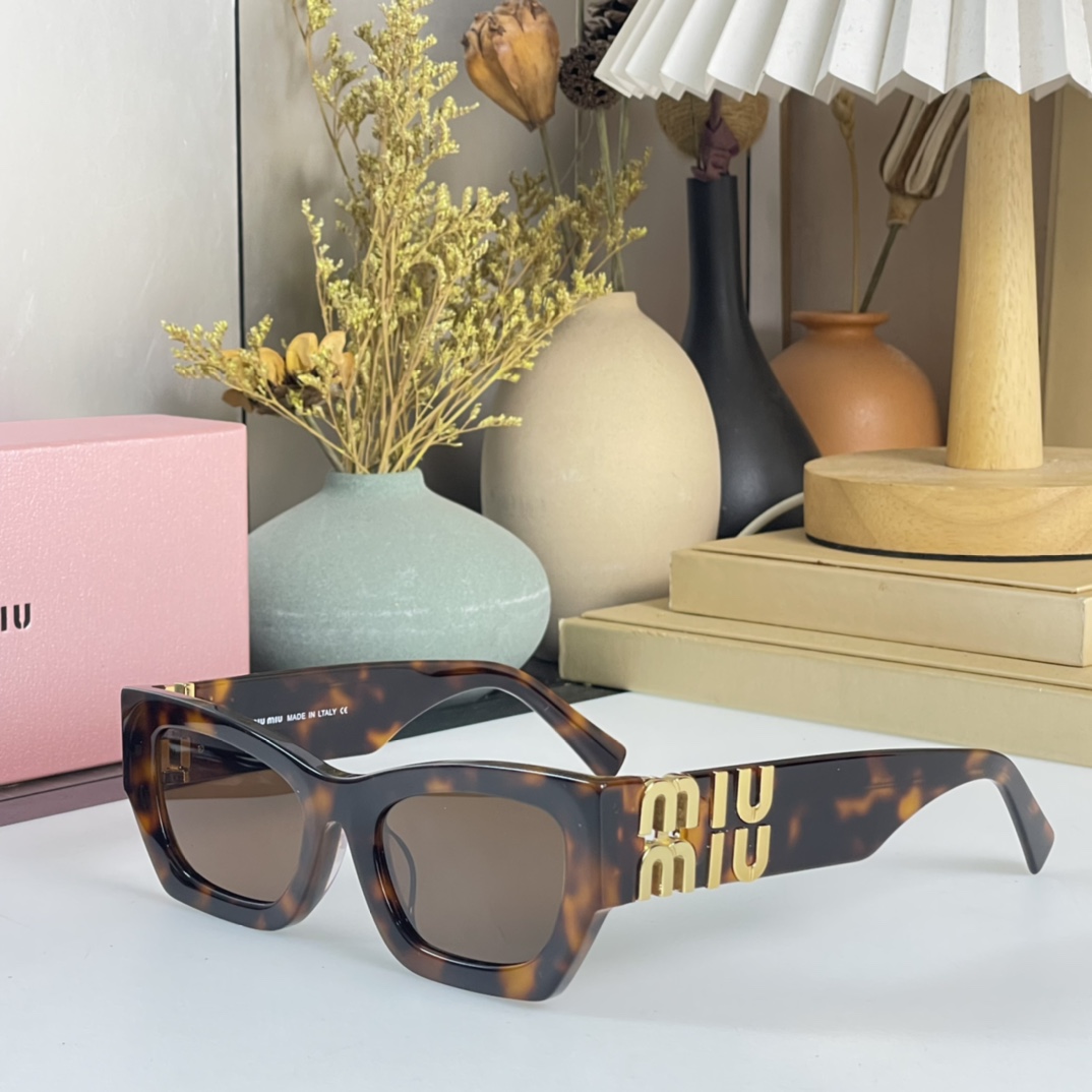 Miu Miu Glimpse Sunglasses - DesignerGu