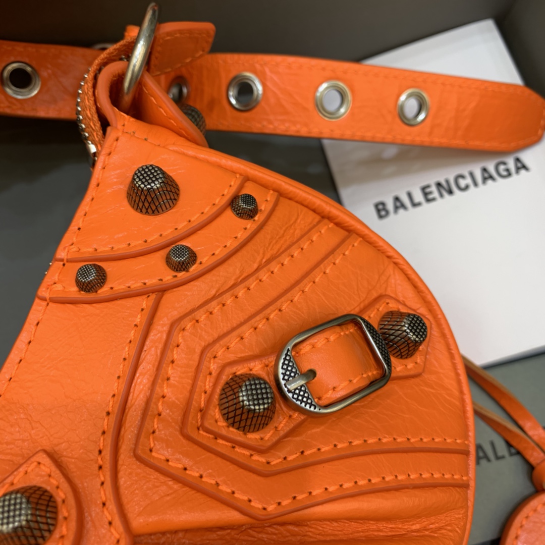 Balenciaga Le Cagole XS Shoulder Bag (26-12-6cm) - DesignerGu