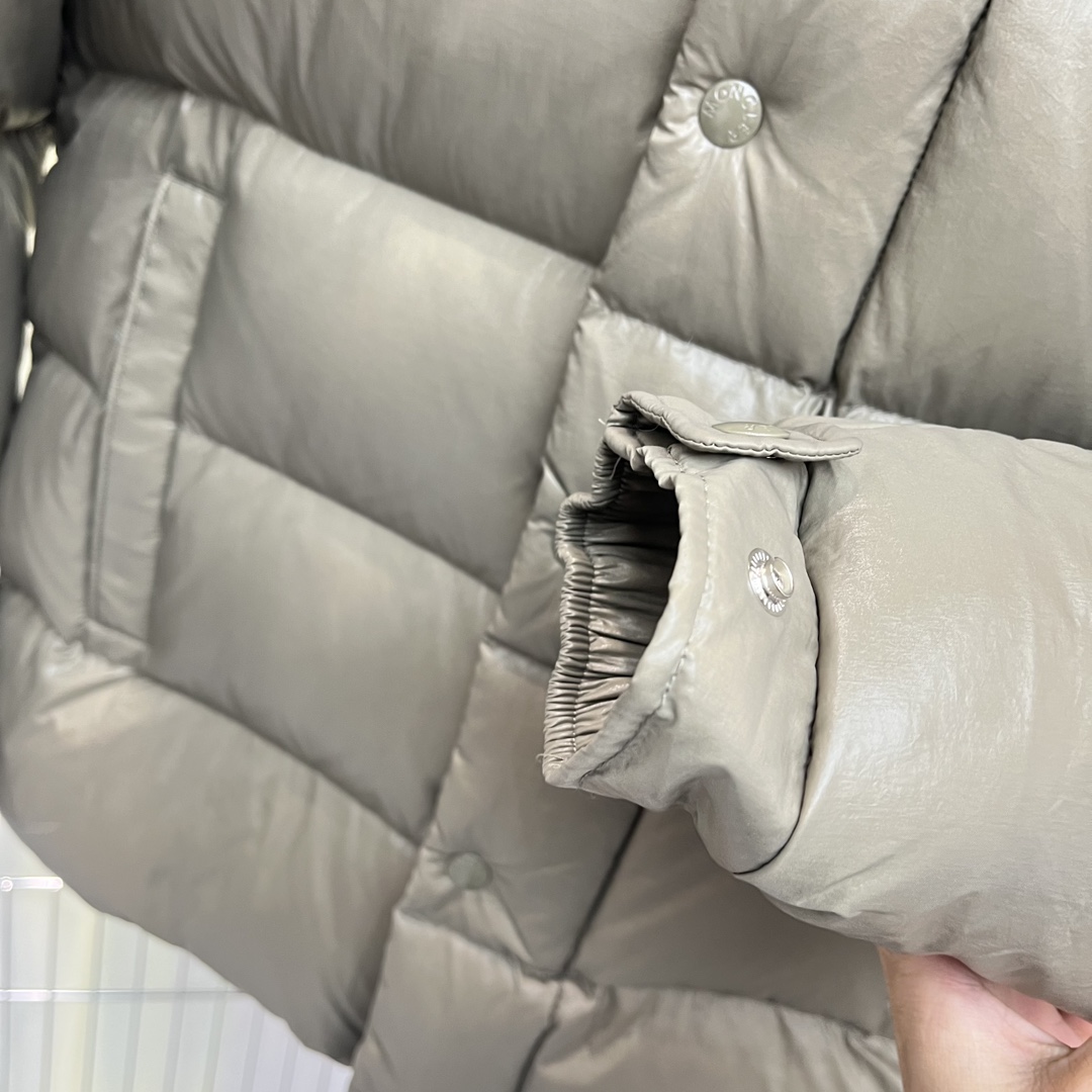 Moncler Maya 70 Short Down Jacket - DesignerGu