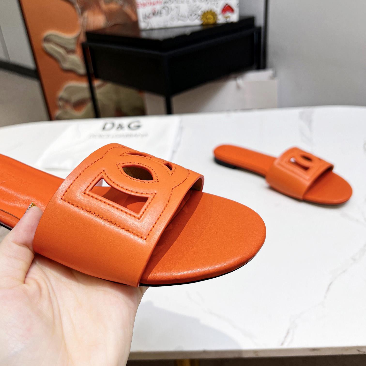 Dolce & Gabbana Calfskin Slides With DG Logo - DesignerGu