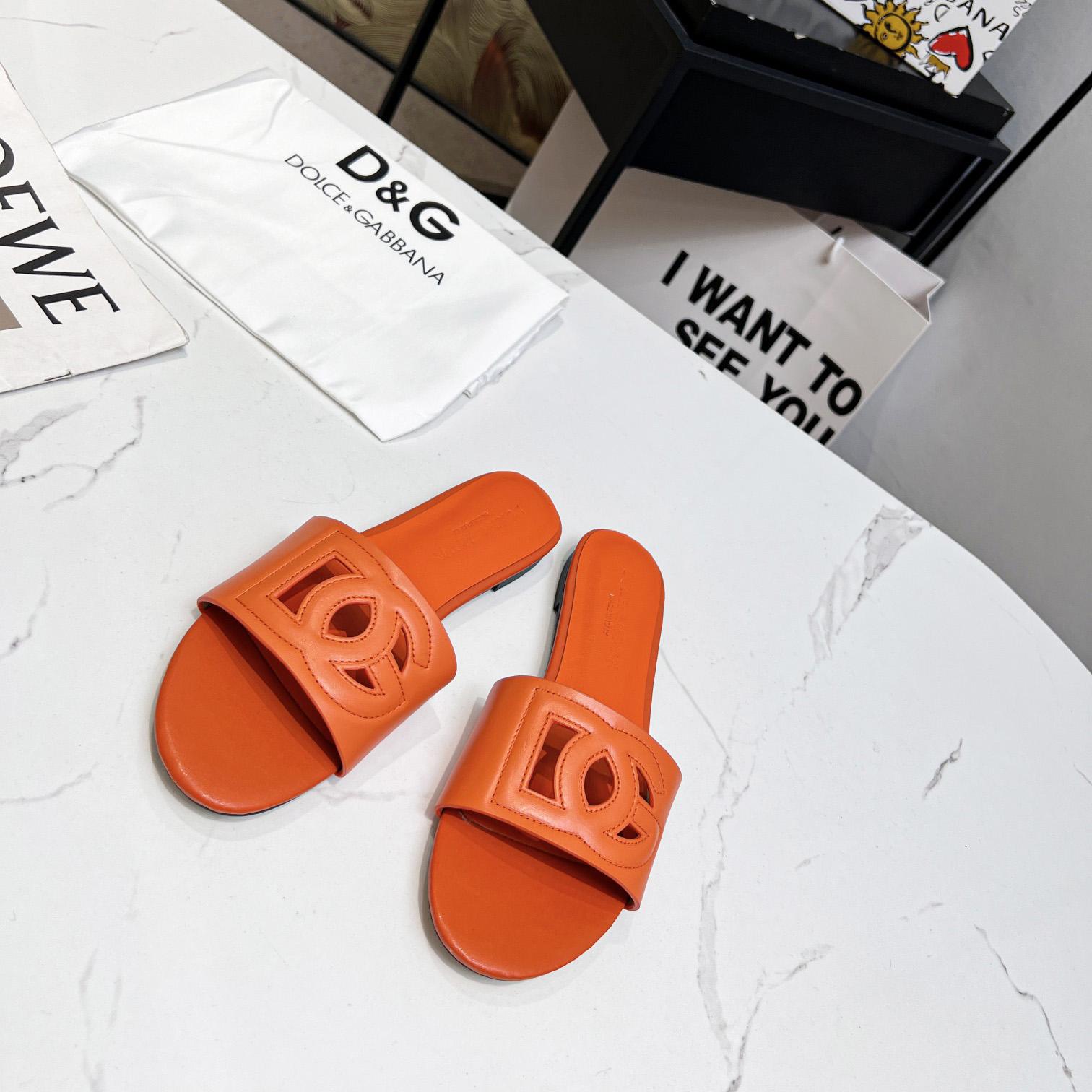 Dolce & Gabbana Calfskin Slides With DG Logo - DesignerGu