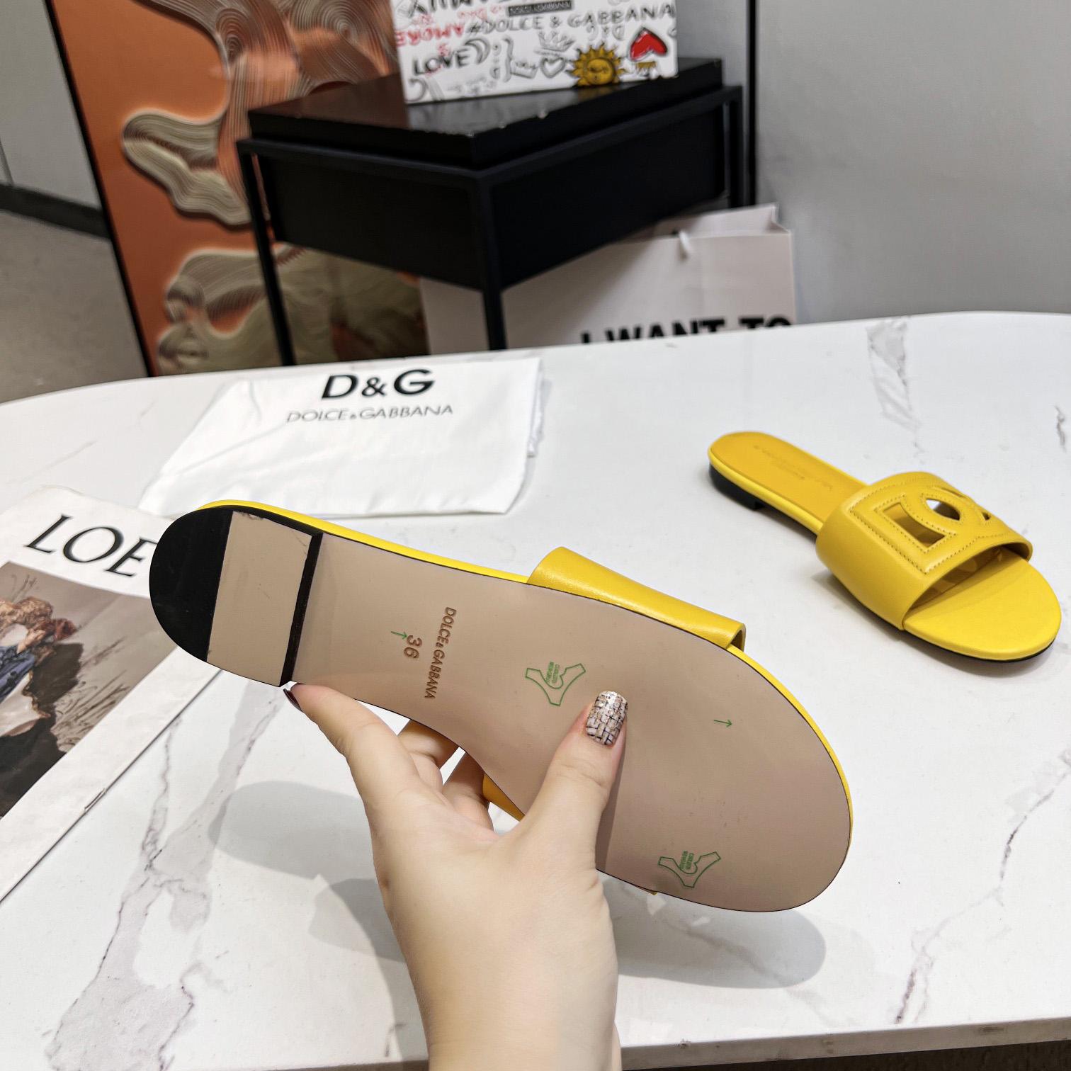 Dolce & Gabbana Calfskin Slides With DG Logo - DesignerGu