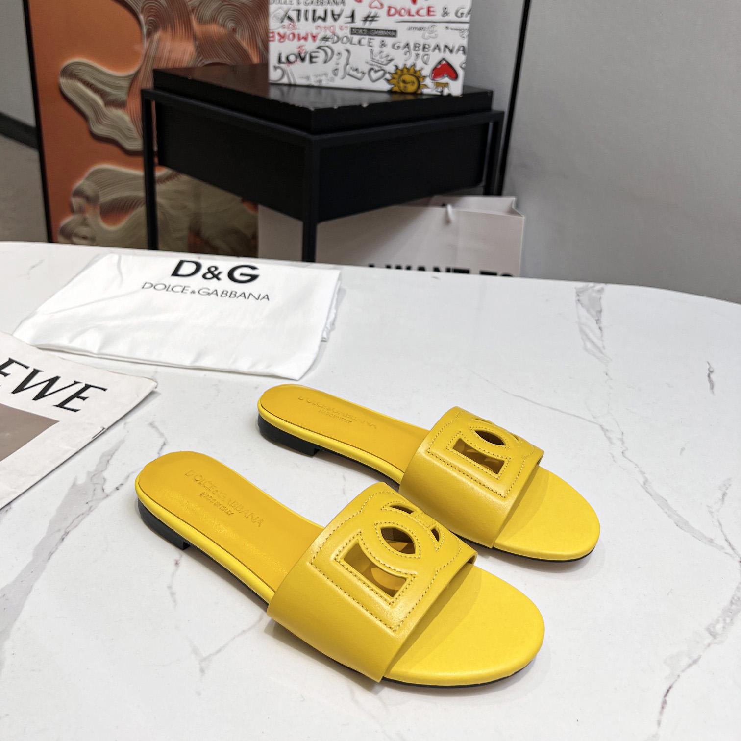 Dolce & Gabbana Calfskin Slides With DG Logo - DesignerGu