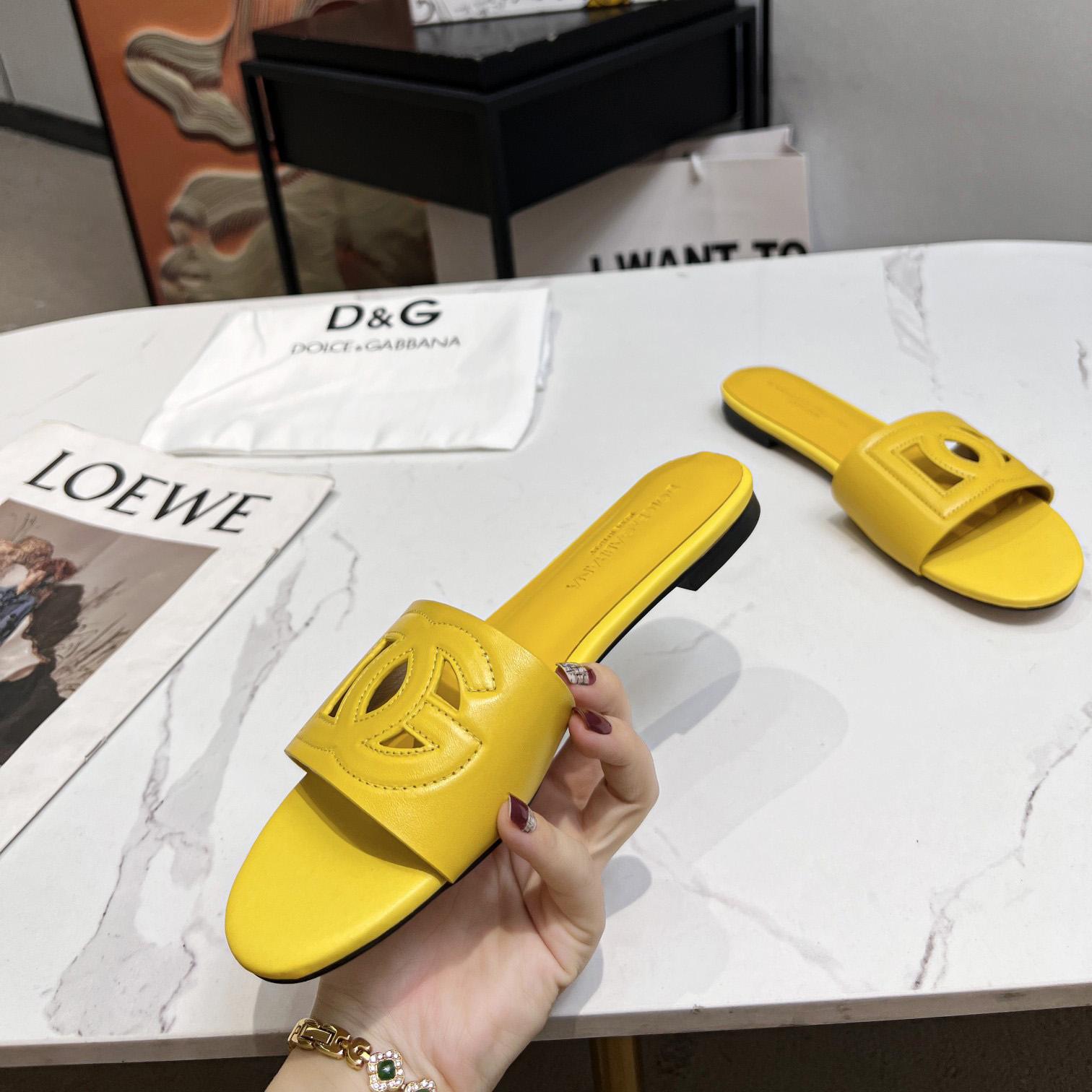 Dolce & Gabbana Calfskin Slides With DG Logo - DesignerGu