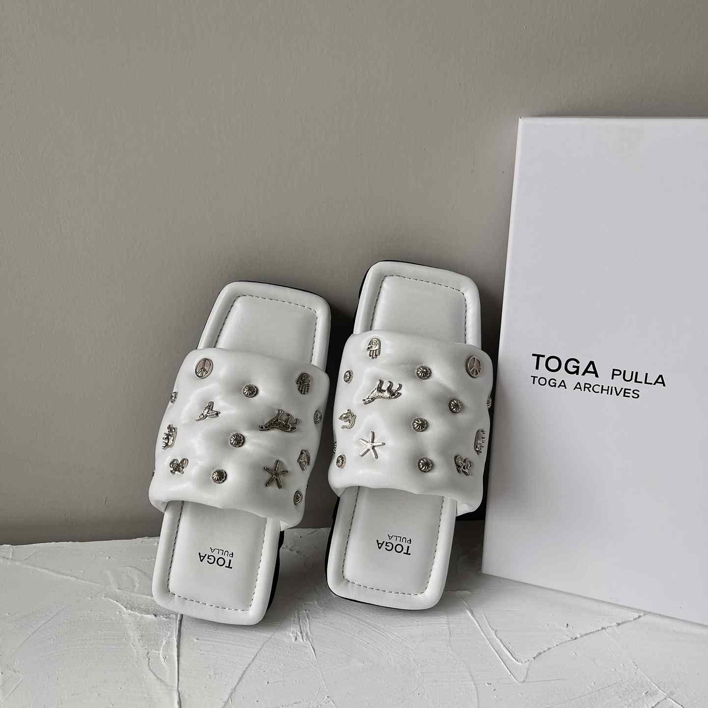 Toga Virilis Leather Slides - DesignerGu