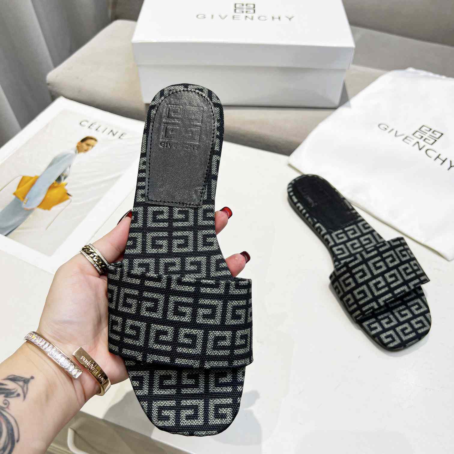 Givenchy 4G Flat Mule Sandals - DesignerGu