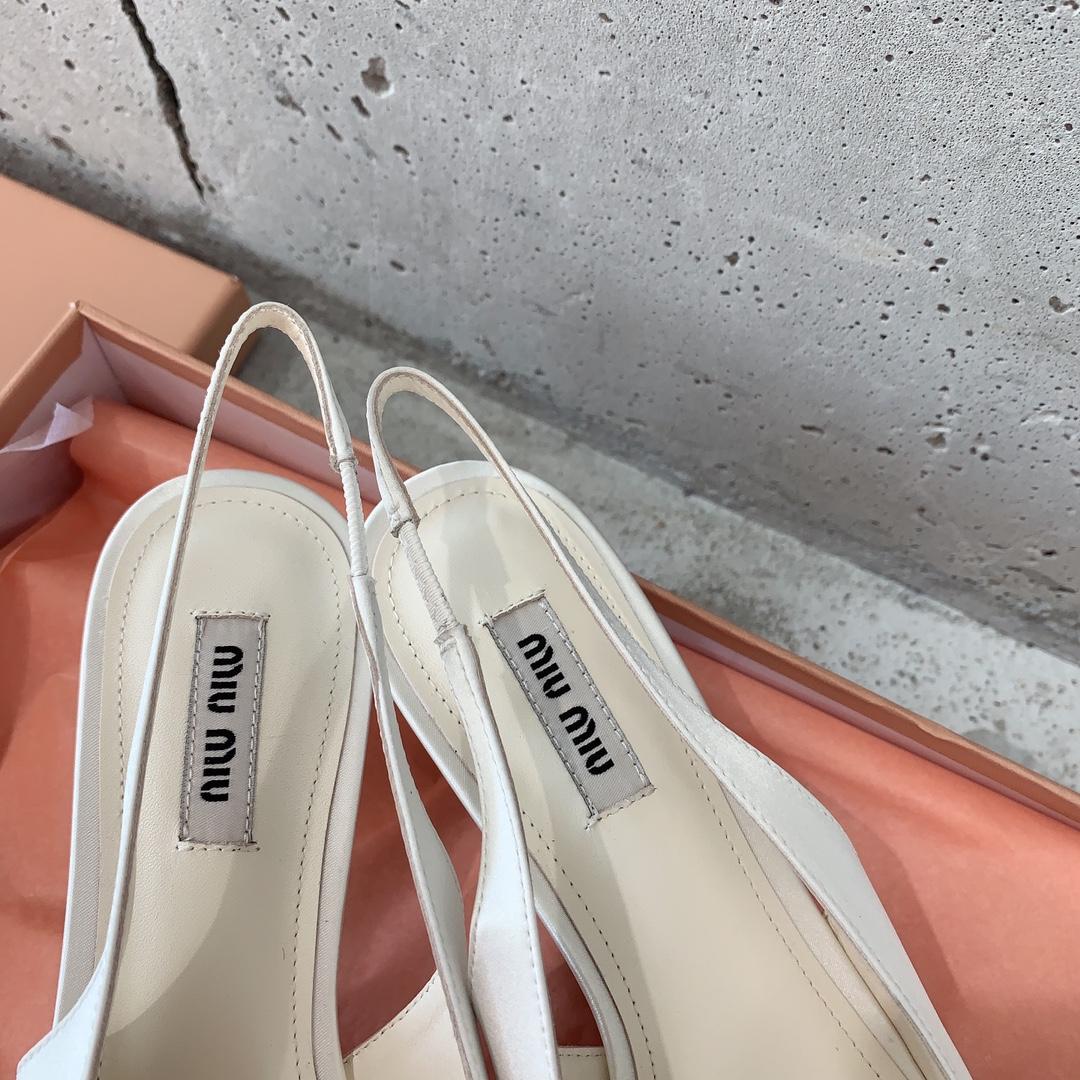 Miu Miu Satin Slingback Pumps - DesignerGu