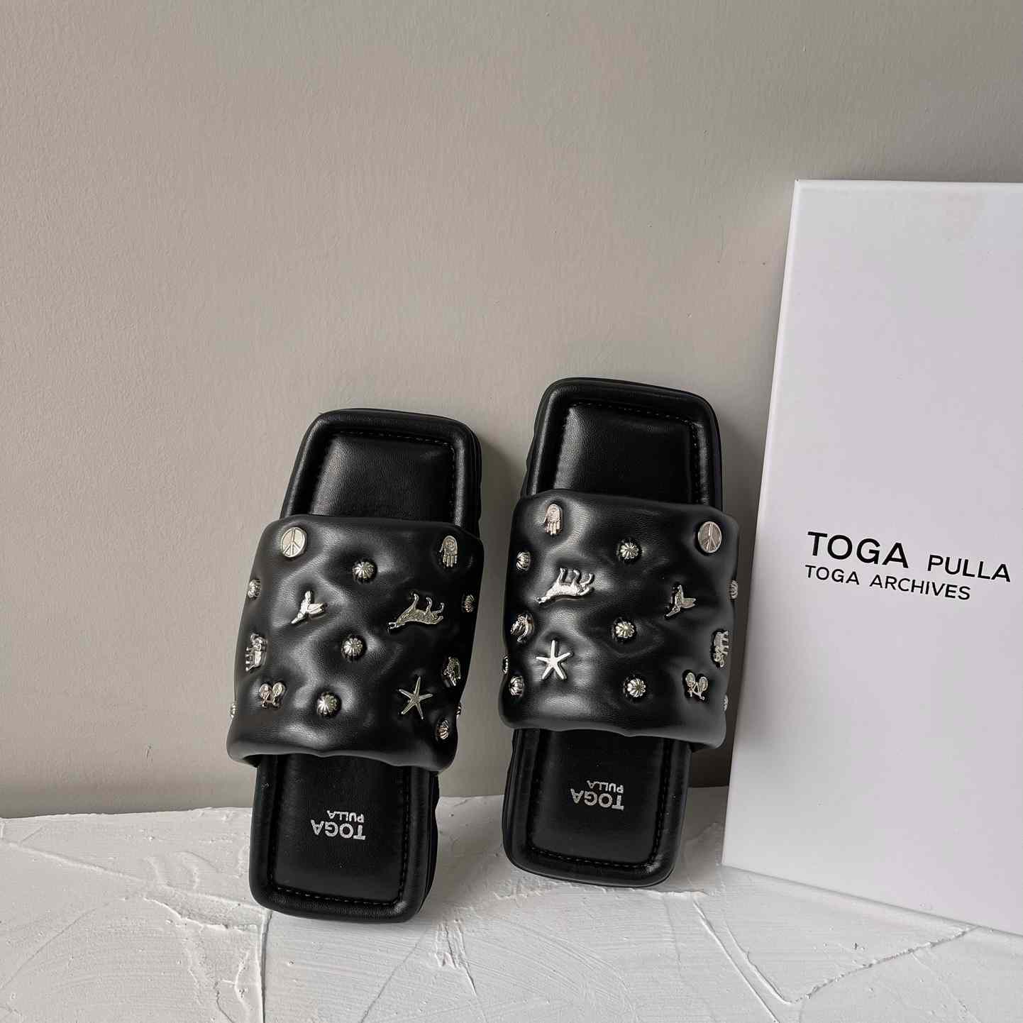 Toga Virilis Leather Slides - DesignerGu