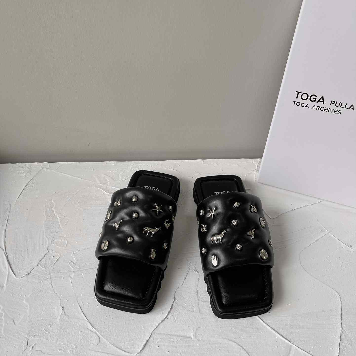 Toga Virilis Leather Slides - DesignerGu