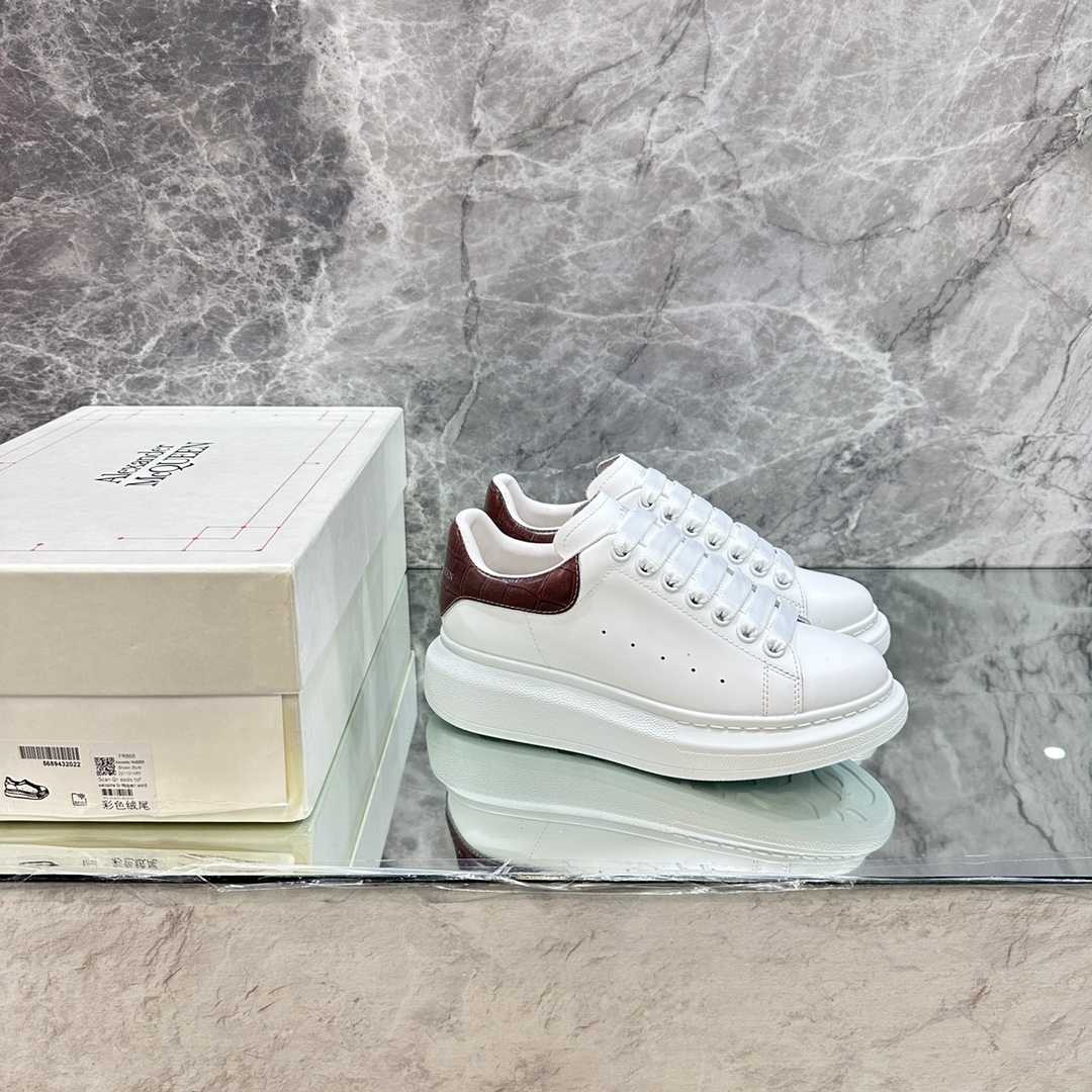 Alexander Mqueen Oversized Sneaker In White - DesignerGu