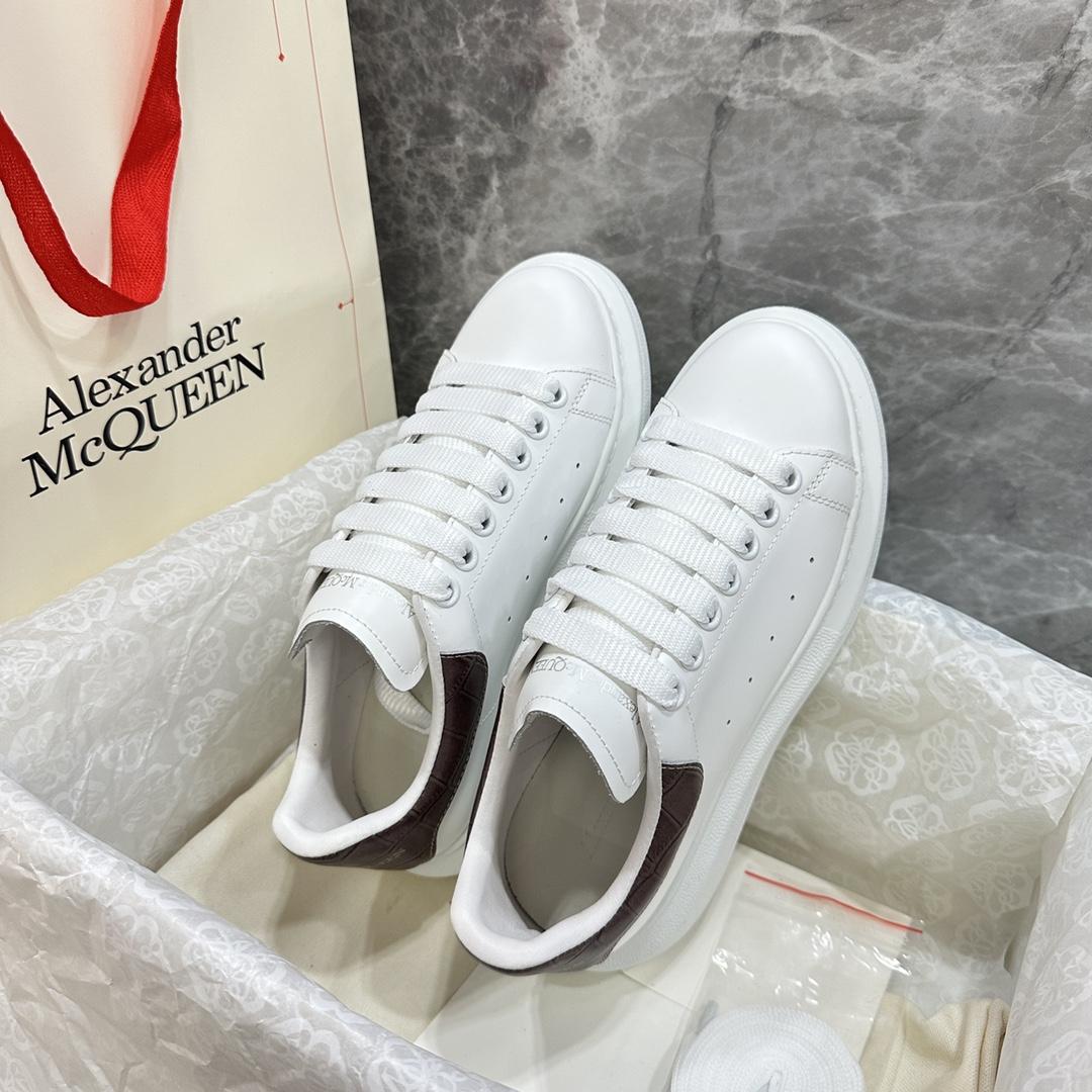 Alexander Mqueen Oversized Sneaker In White - DesignerGu