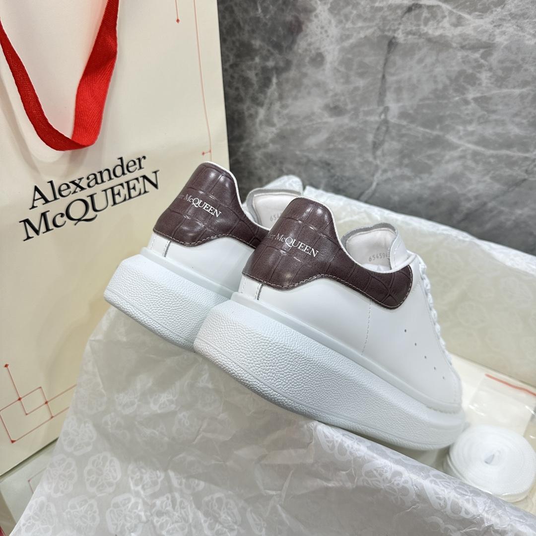 Alexander Mqueen Oversized Sneaker In White - DesignerGu