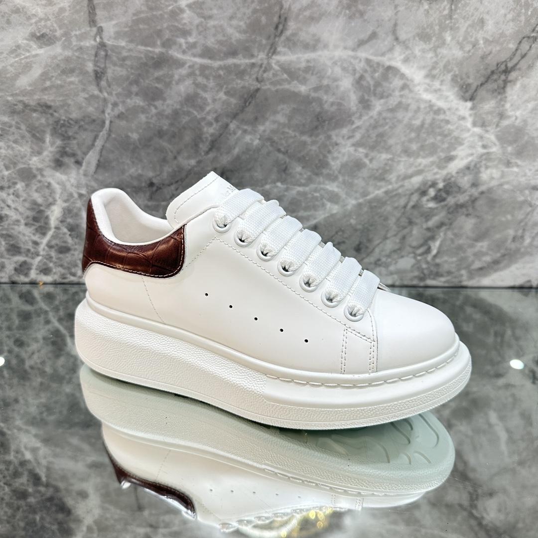 Alexander Mqueen Oversized Sneaker In White - DesignerGu