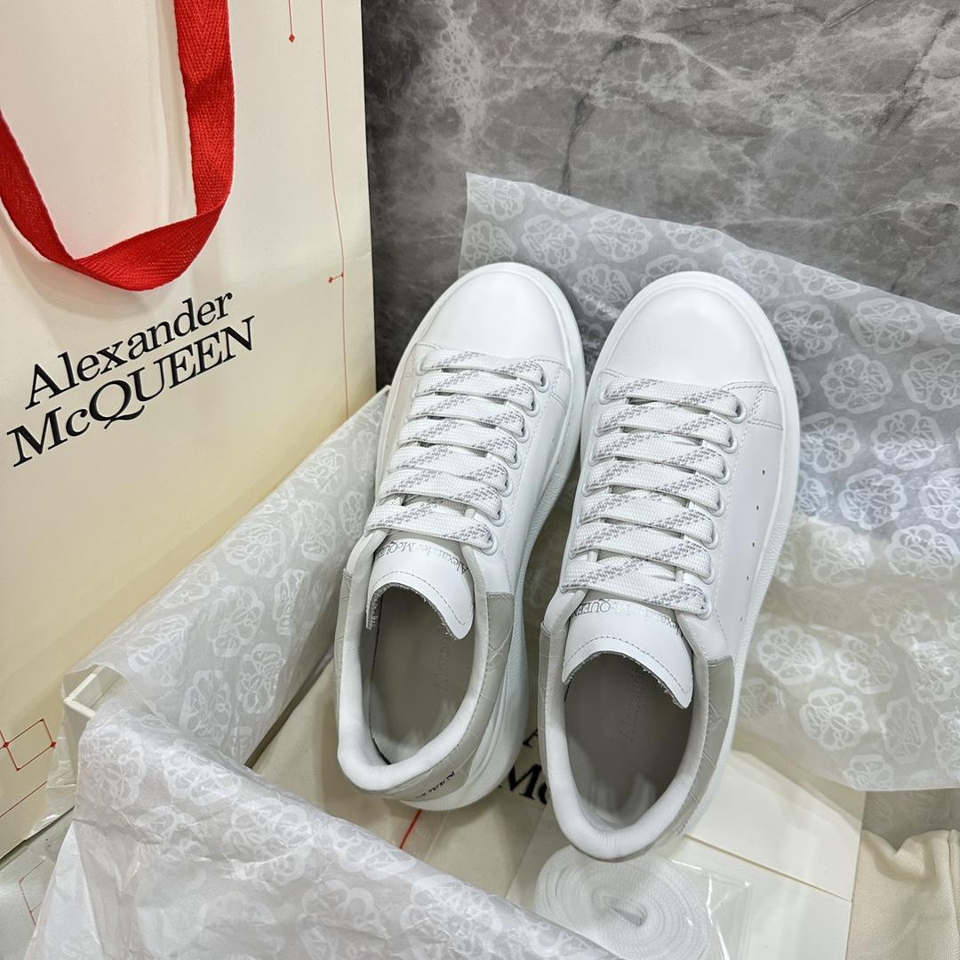 Alexander Mqueen Oversized Sneaker In White - DesignerGu