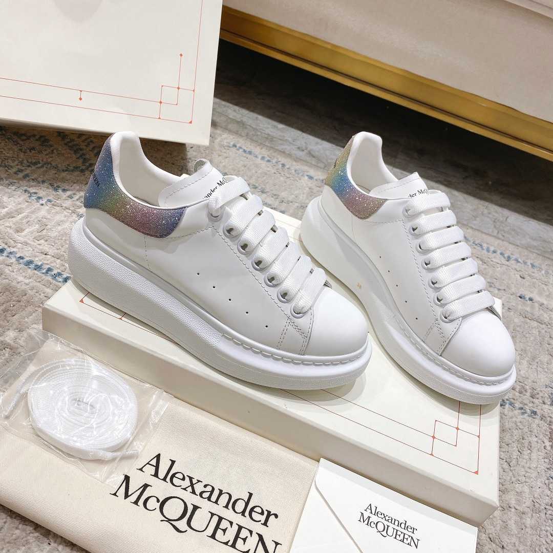 Alexander Mqueen Oversized Sneaker In White - DesignerGu