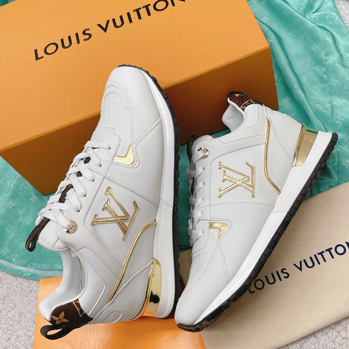 Louis Vuitton Run Away Sneaker      1AAP3T - DesignerGu