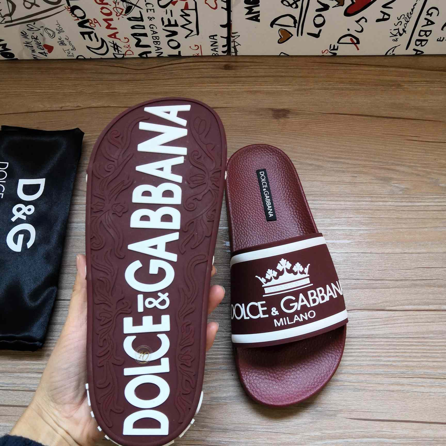 Dolce & Gabbana Logo Slides - DesignerGu