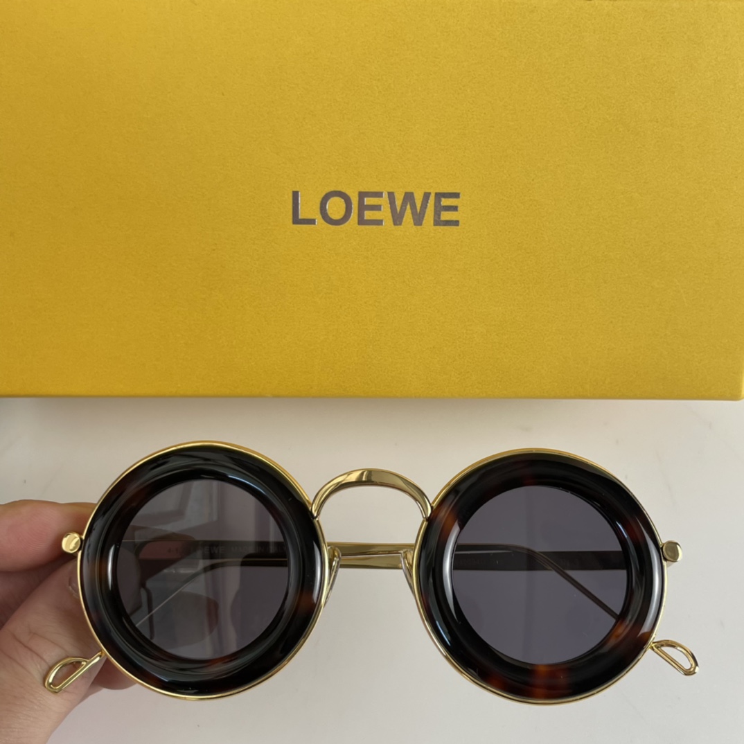 Loewe Round Sunglasses In Acetate     LW40094U - DesignerGu