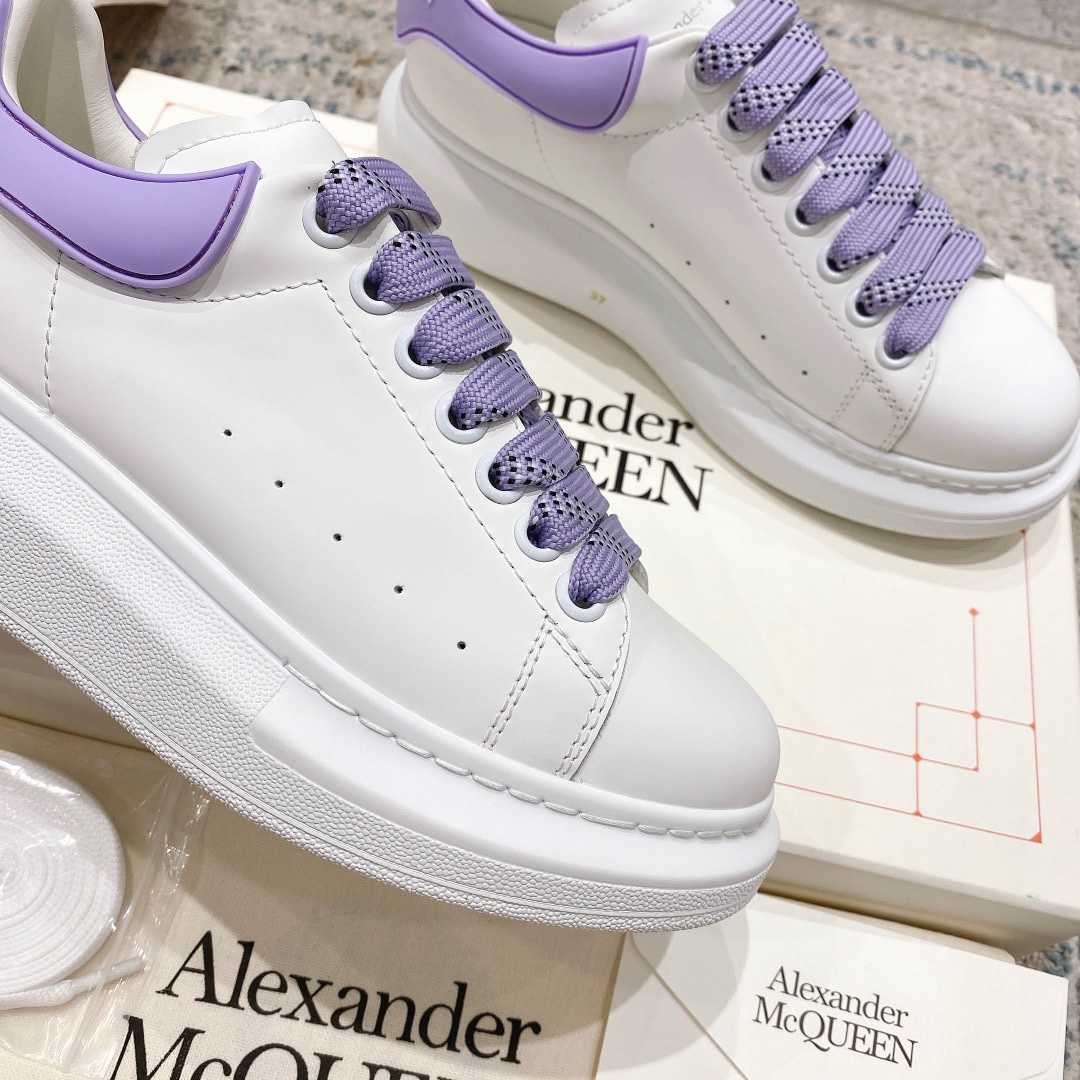 Alexander Mqueen Oversized Sneaker In White - DesignerGu