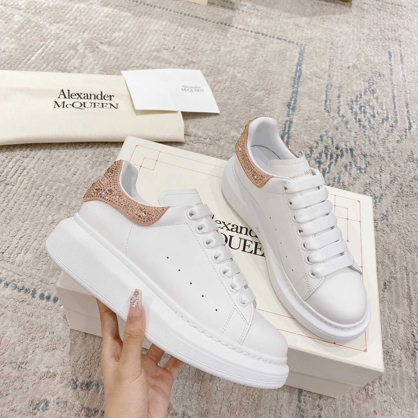 Alexander Mqueen Oversized Sneaker In White - DesignerGu