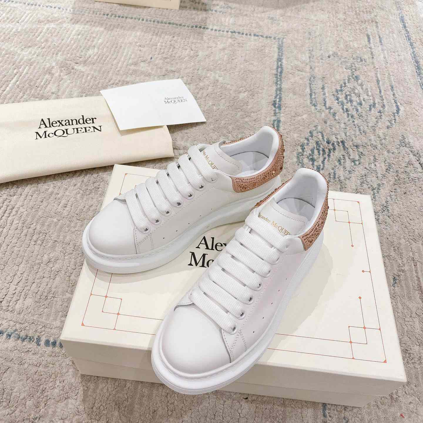 Alexander Mqueen Oversized Sneaker In White - DesignerGu