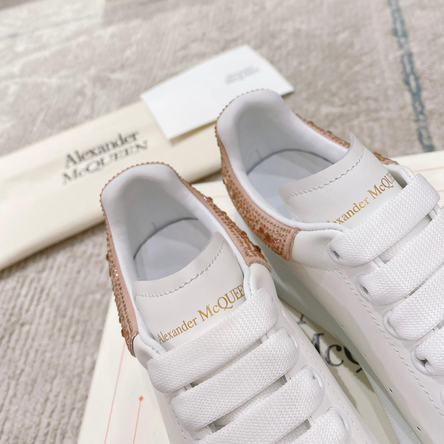 Alexander Mqueen Oversized Sneaker In White - DesignerGu