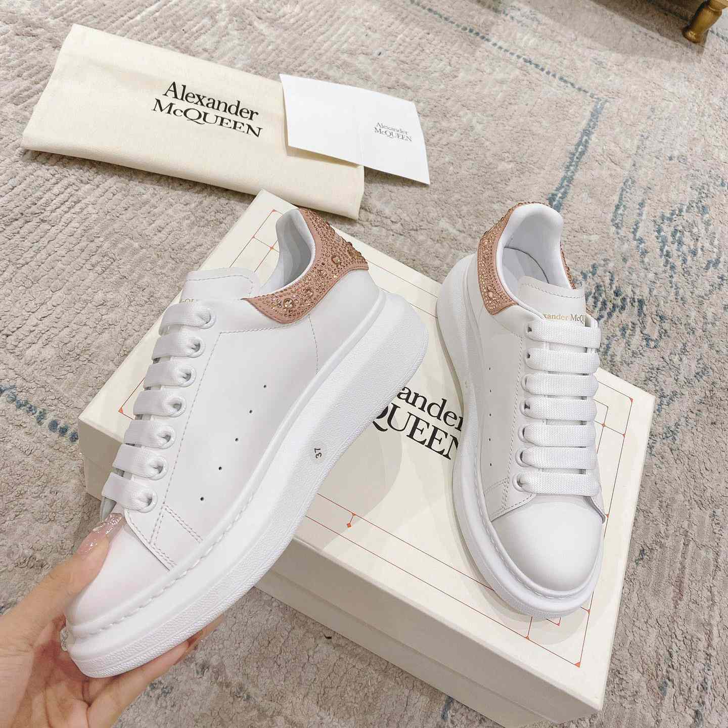 Alexander Mqueen Oversized Sneaker In White - DesignerGu