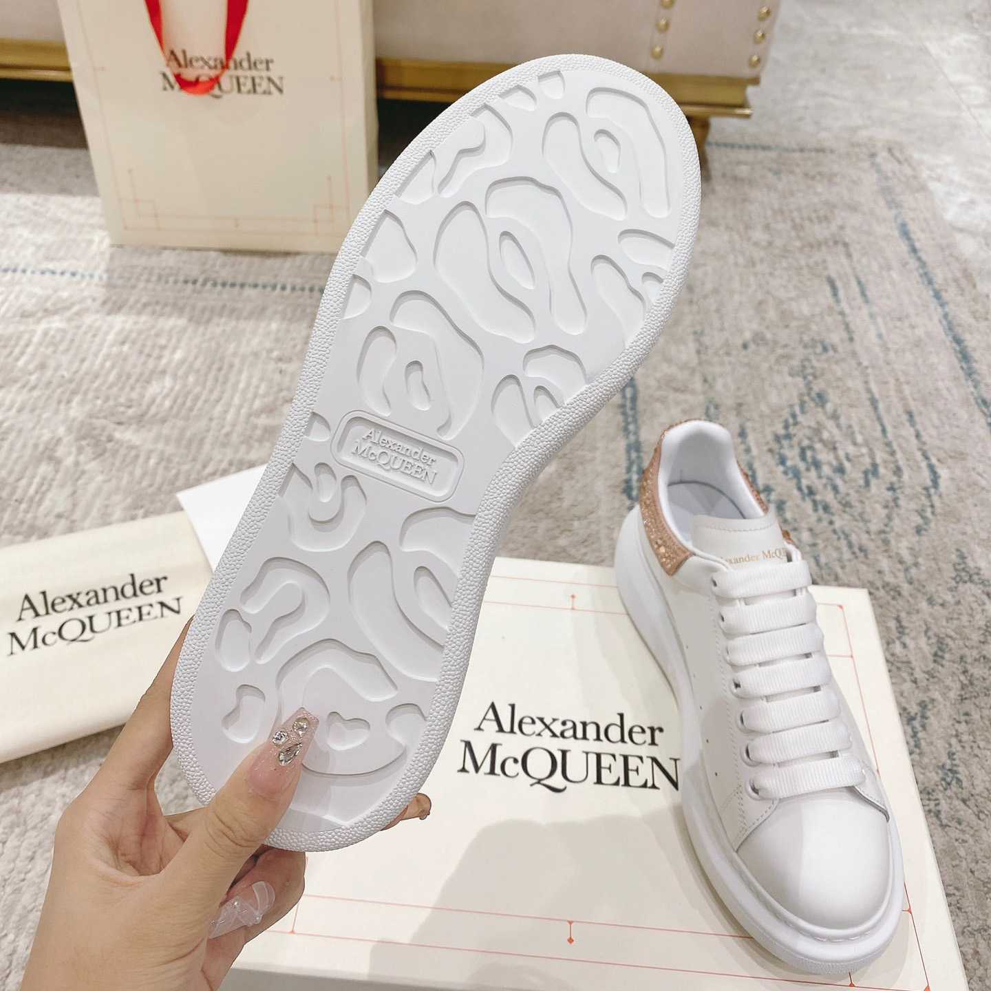 Alexander Mqueen Oversized Sneaker In White - DesignerGu