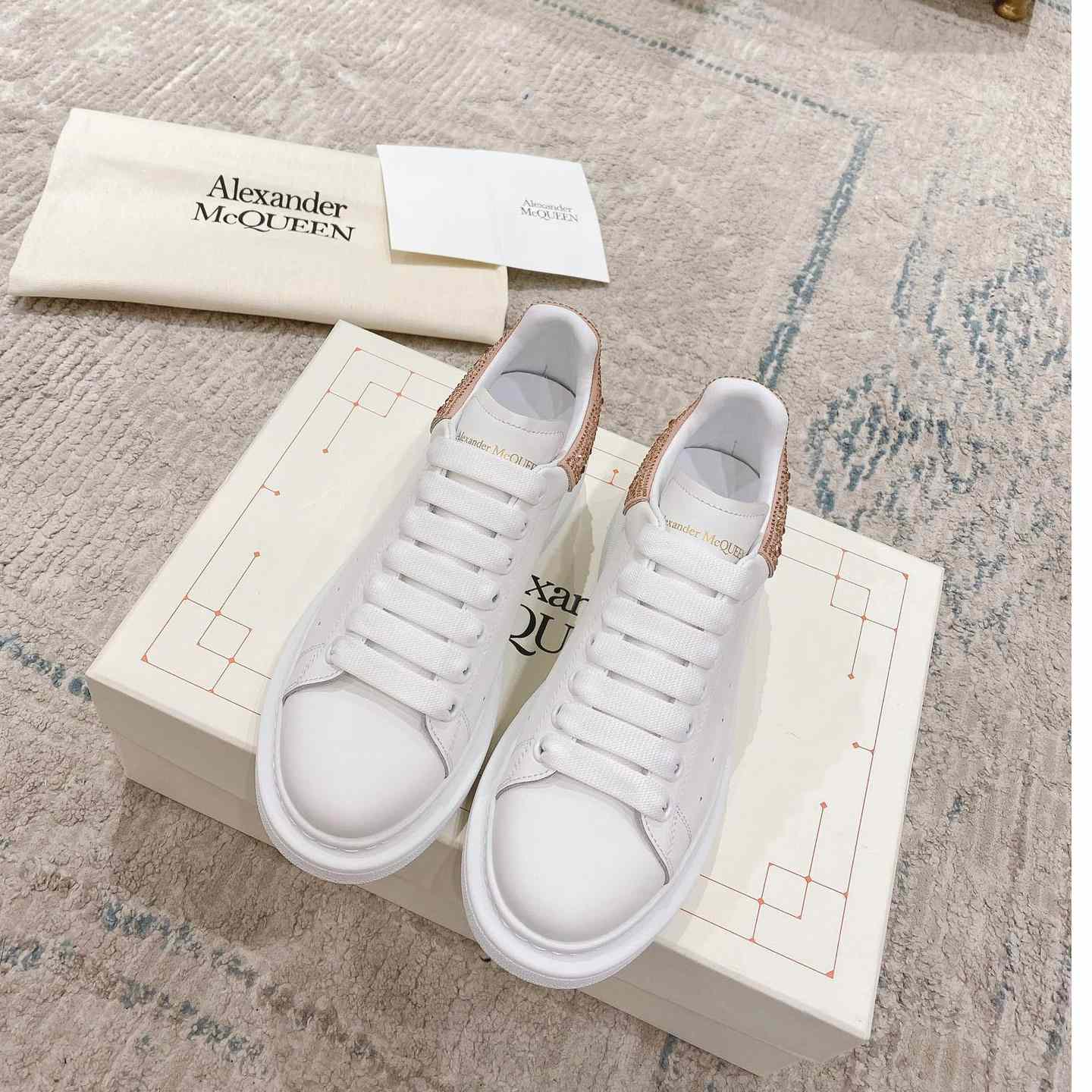 Alexander Mqueen Oversized Sneaker In White - DesignerGu