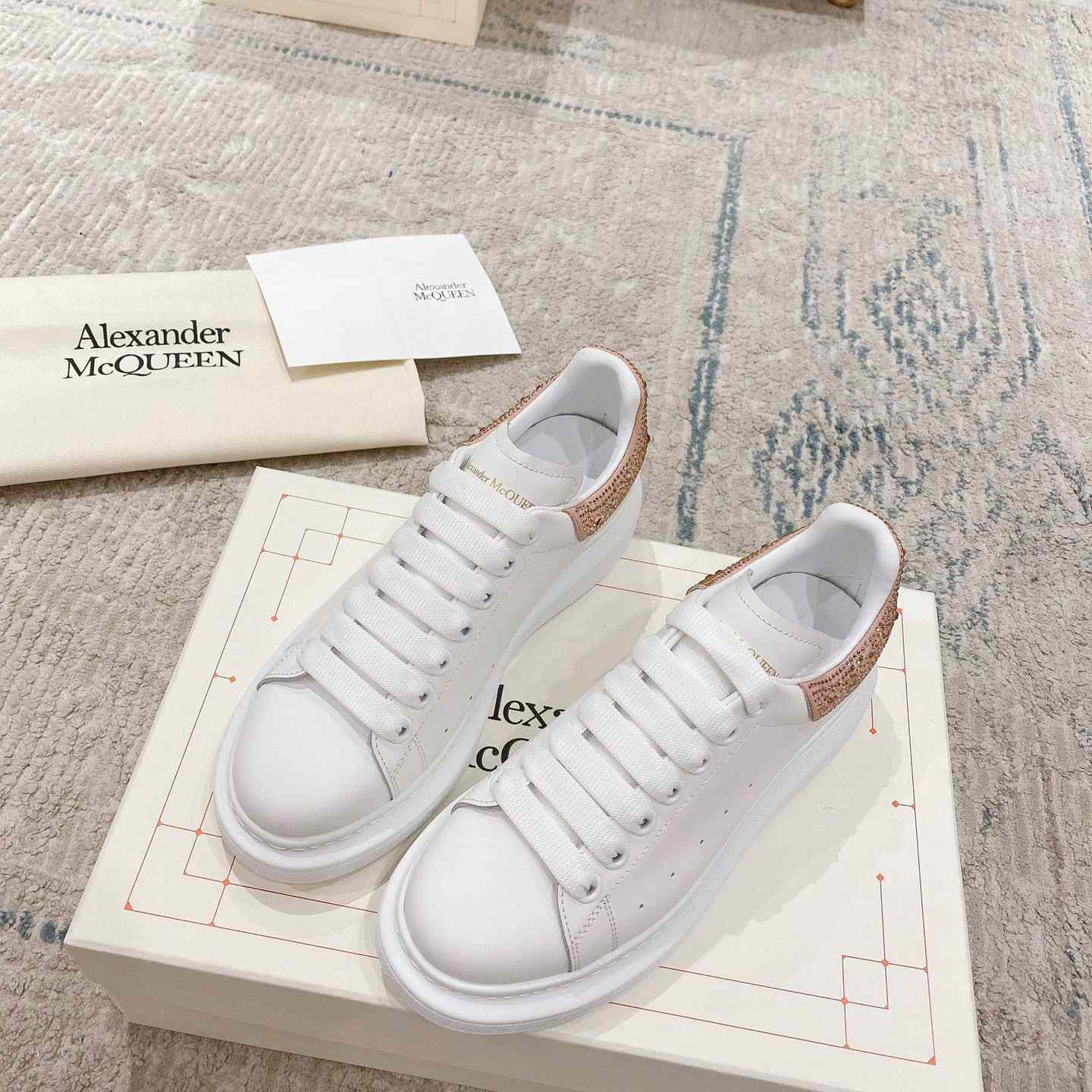 Alexander Mqueen Oversized Sneaker In White - DesignerGu