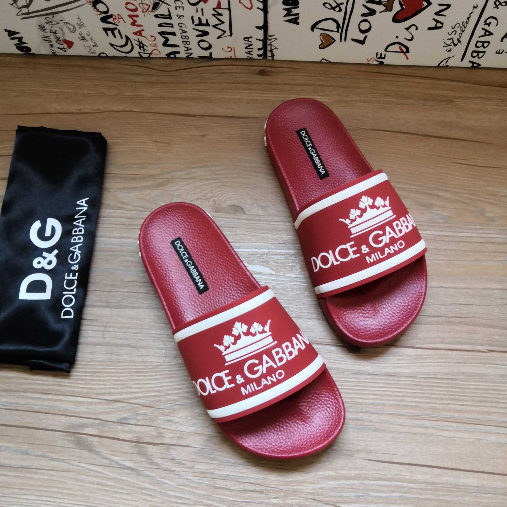 Dolce & Gabbana Logo Slides - DesignerGu