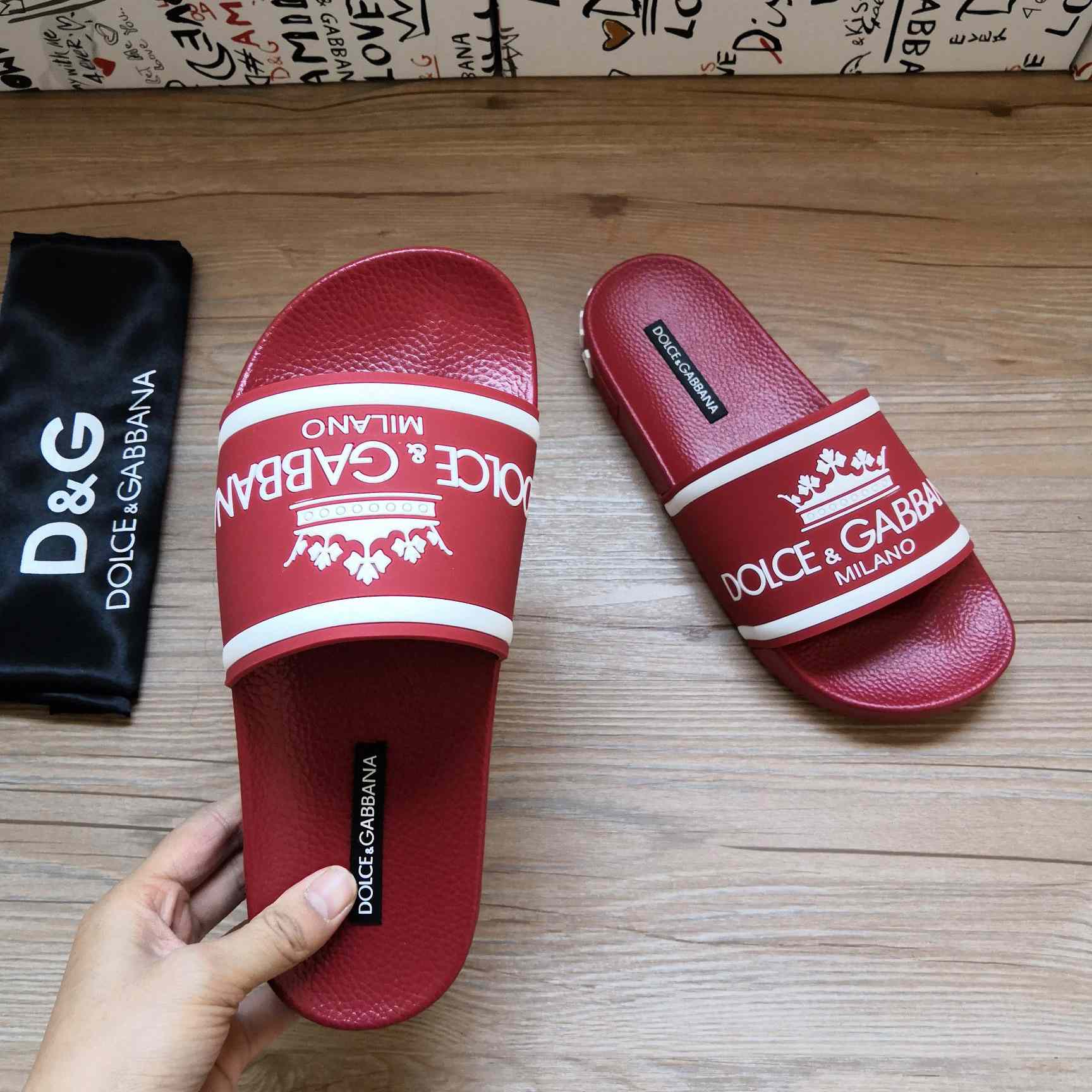 Dolce & Gabbana Logo Slides - DesignerGu