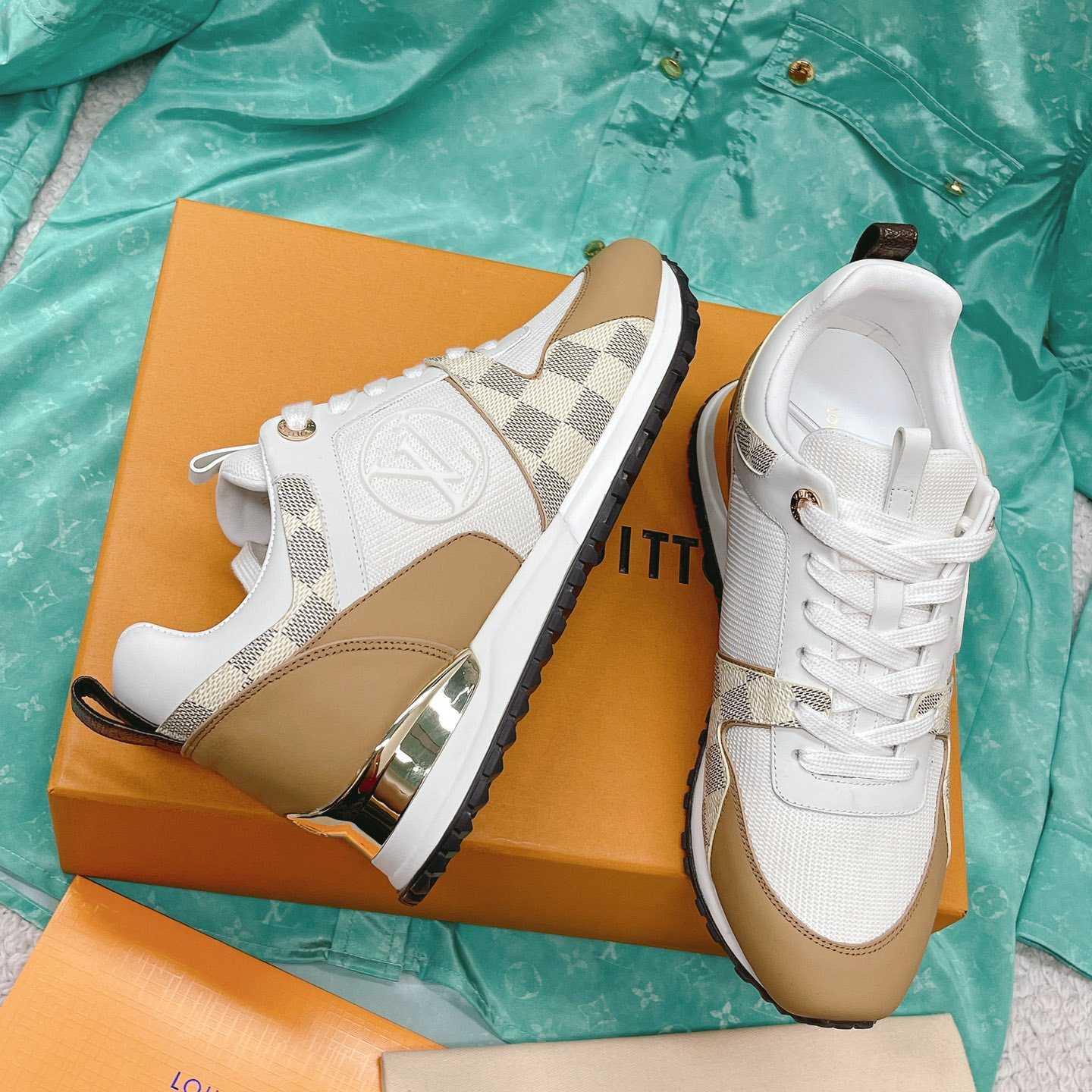 Louis Vuitton Run Away Sneaker      1AAWFD - DesignerGu