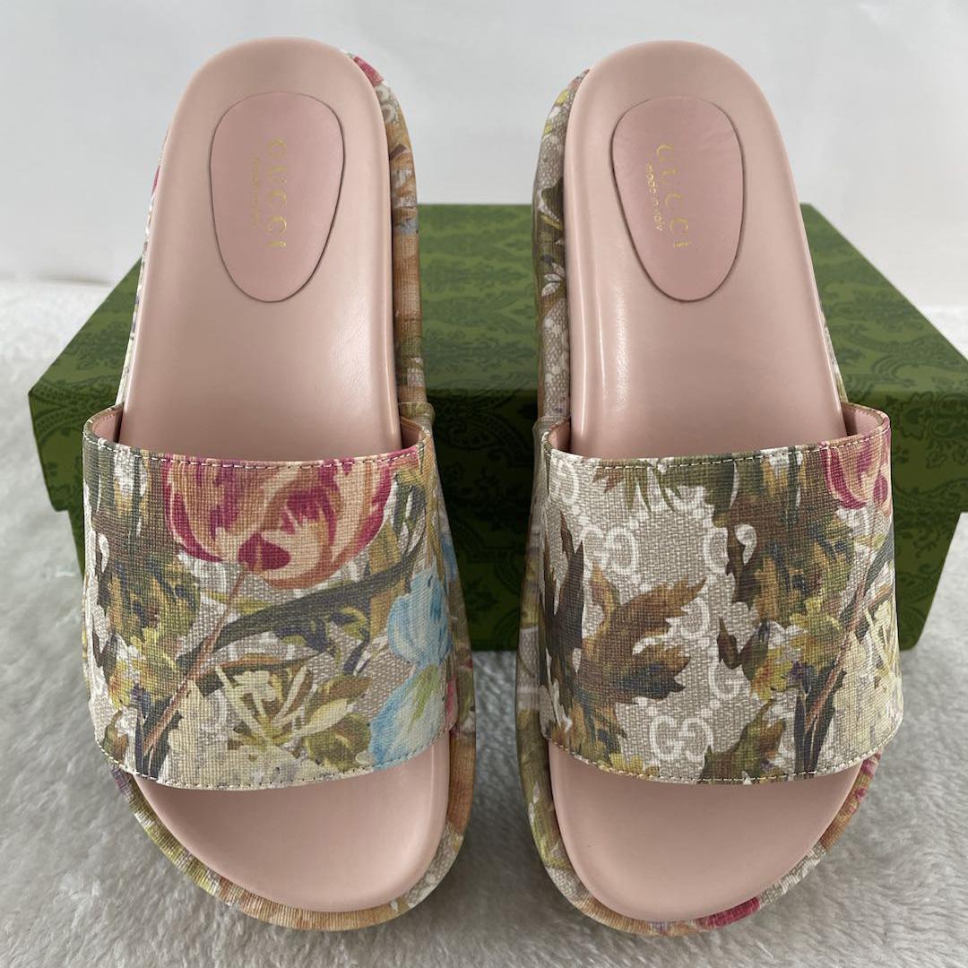 Gucci Women's GG Flora Slide Sandal - DesignerGu