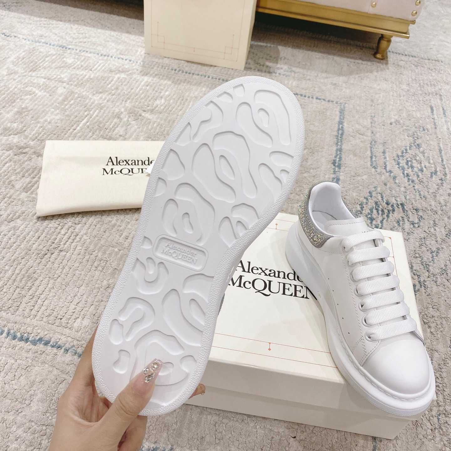 Alexander Mqueen Oversized Sneaker In White - DesignerGu