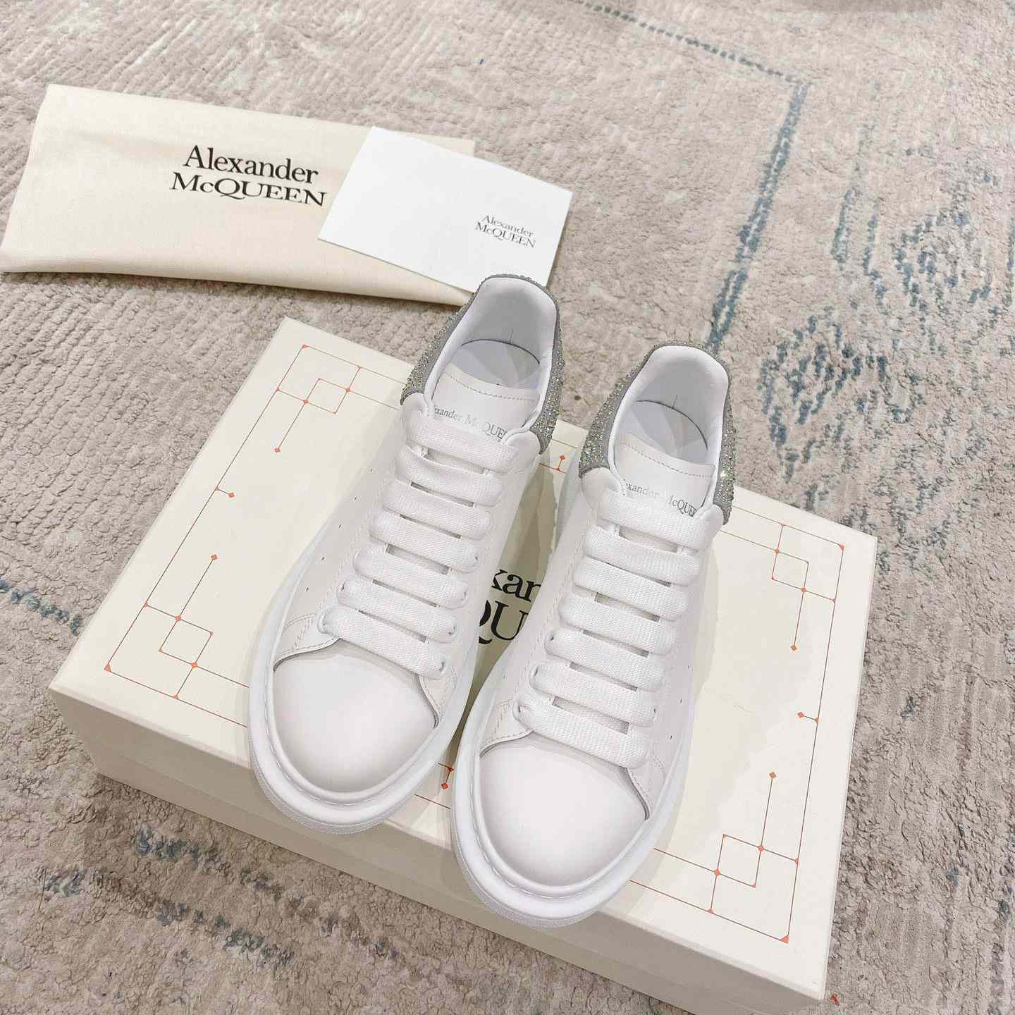 Alexander Mqueen Oversized Sneaker In White - DesignerGu