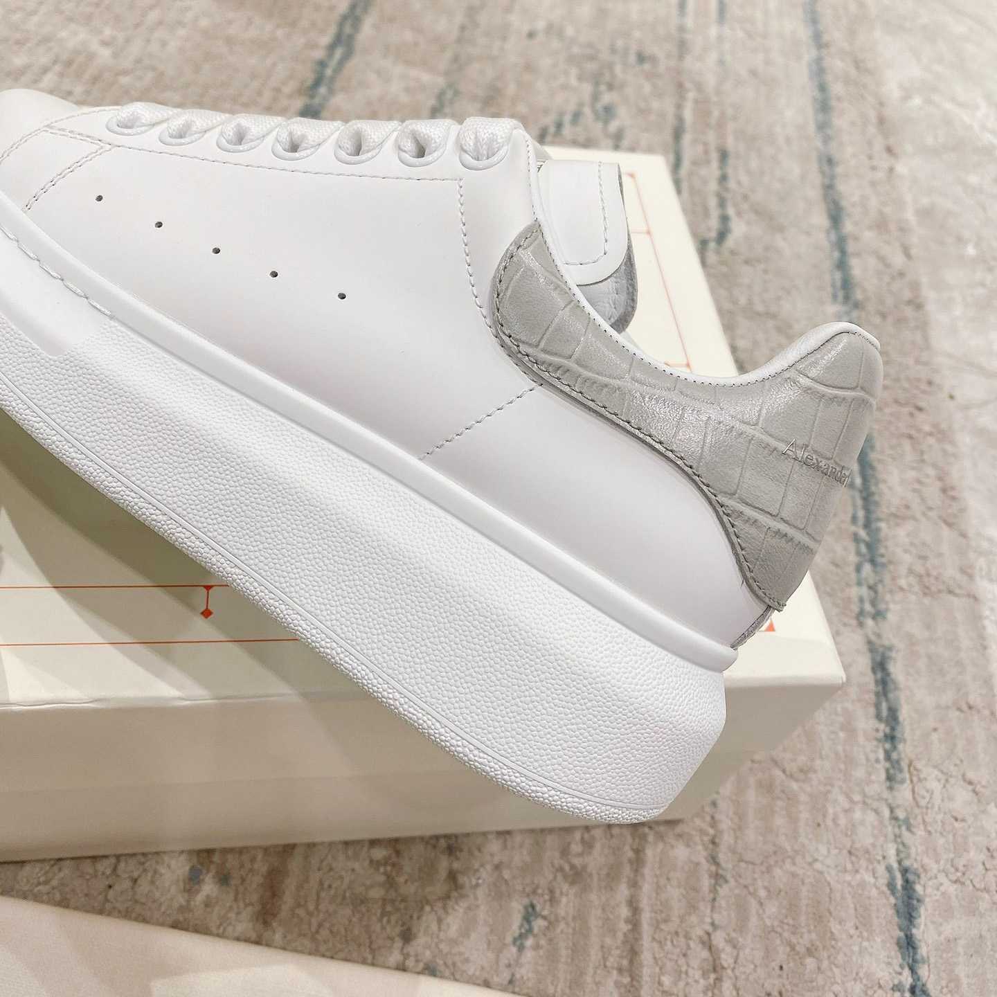 Alexander Mqueen Oversized Sneaker In White/Grey - DesignerGu