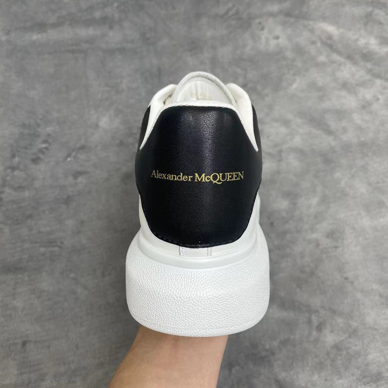 Alexander Mqueen Oversized Sneaker In White - DesignerGu