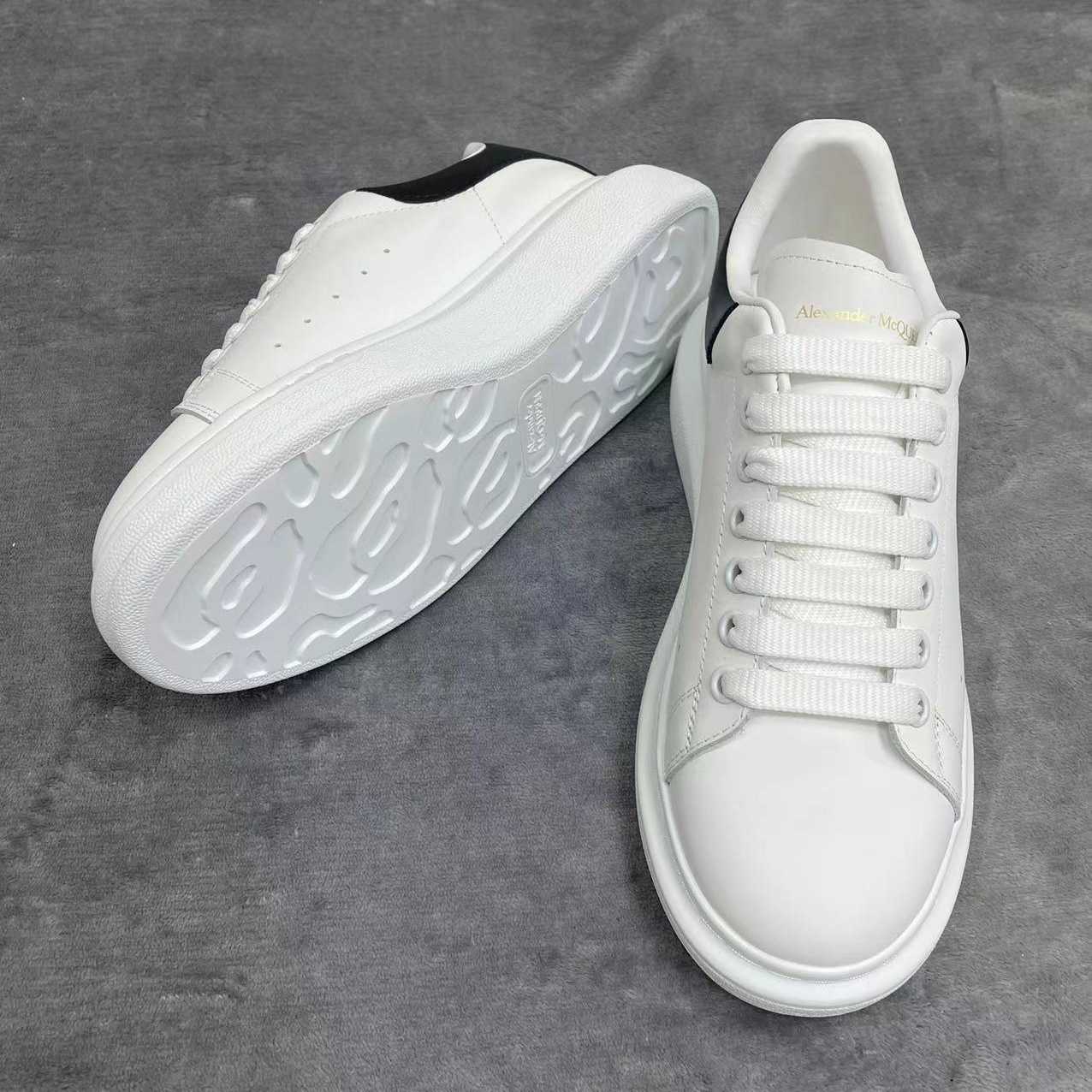 Alexander Mqueen Oversized Sneaker In White - DesignerGu