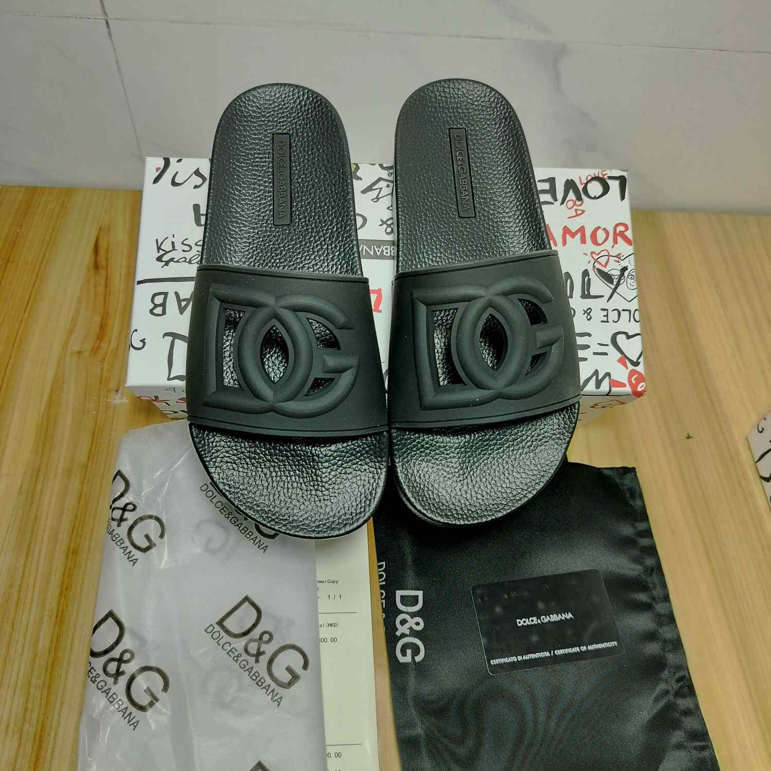 Dolce & Gabbana Rubber Beachwear Slides With DG Millennials Logo - DesignerGu