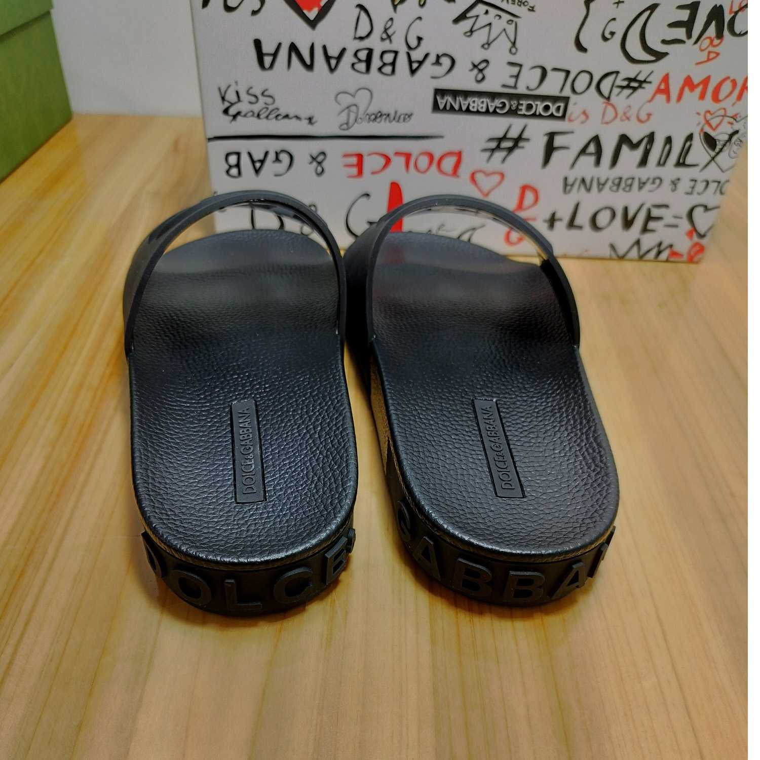 Dolce & Gabbana Rubber Beachwear Slides With DG Millennials Logo - DesignerGu