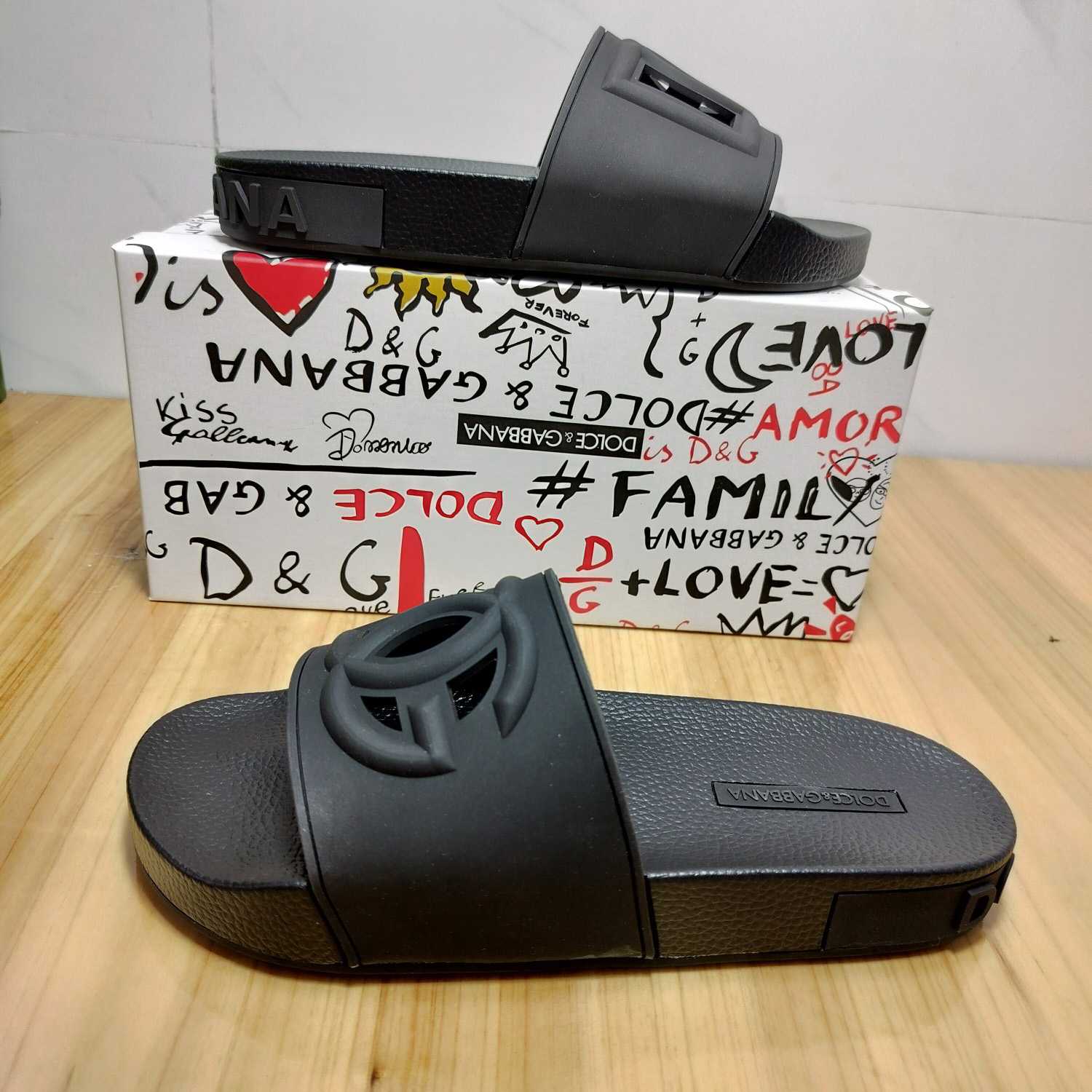 Dolce & Gabbana Rubber Beachwear Slides With DG Millennials Logo - DesignerGu