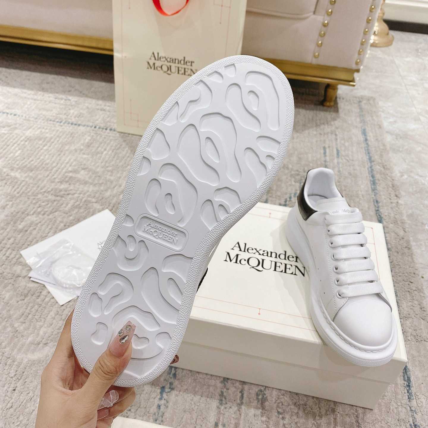 Alexander Mqueen Oversized Sneaker In White/Black - DesignerGu